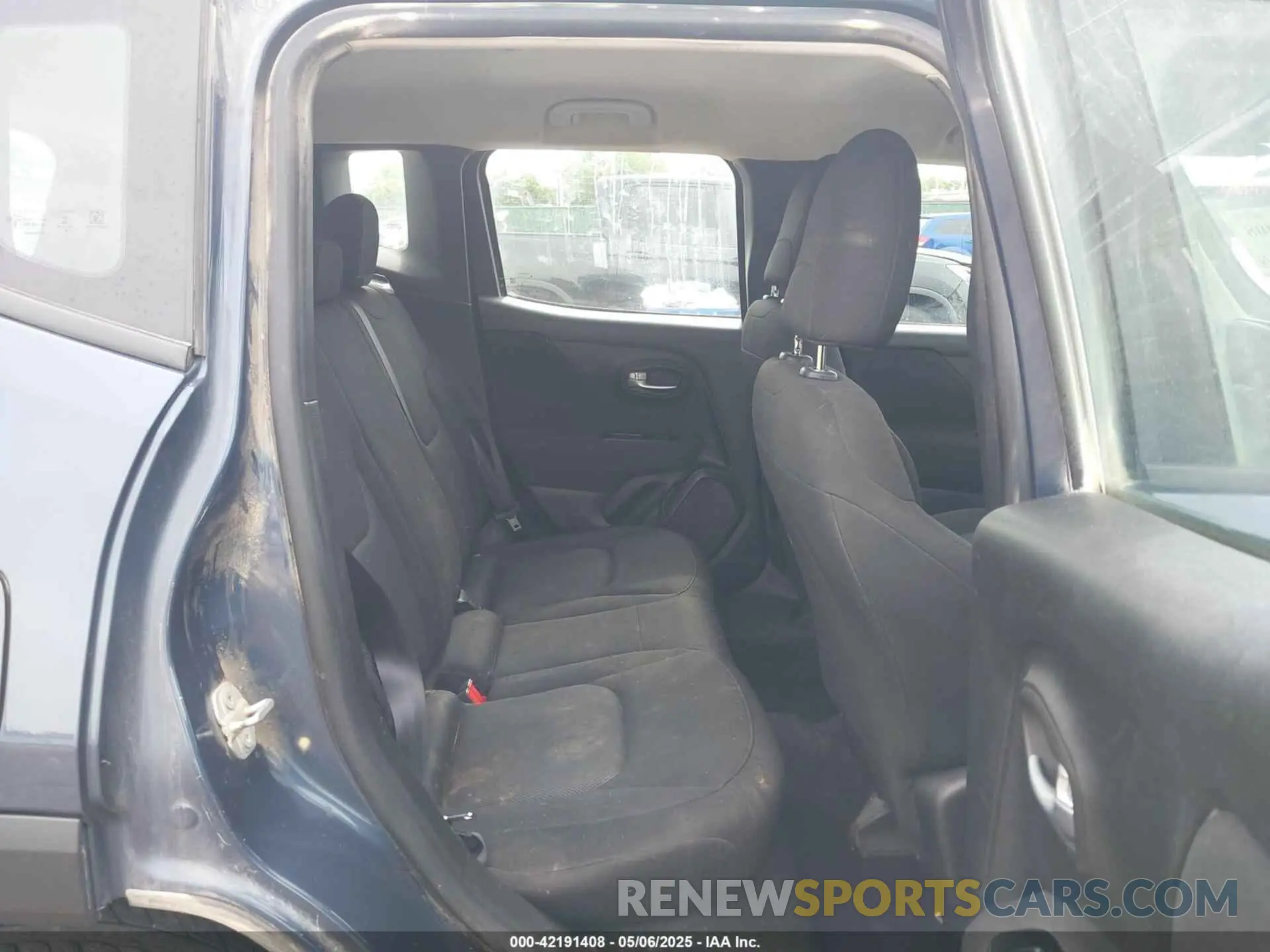 8 Photograph of a damaged car ZACNJBAB0LPL32160 JEEP RENEGADE 2020