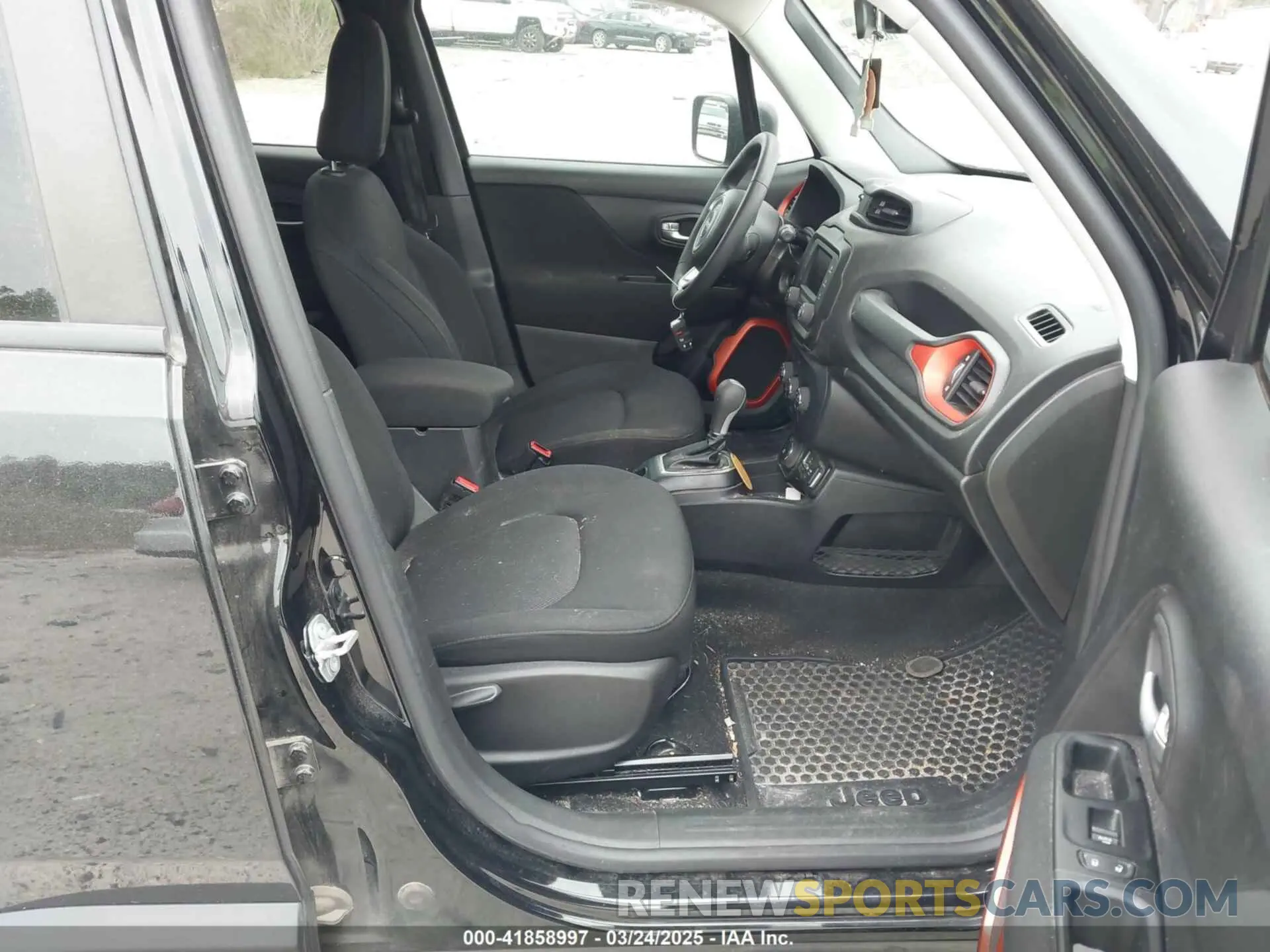5 Photograph of a damaged car ZACNJBAB7LPK90621 JEEP RENEGADE 2020