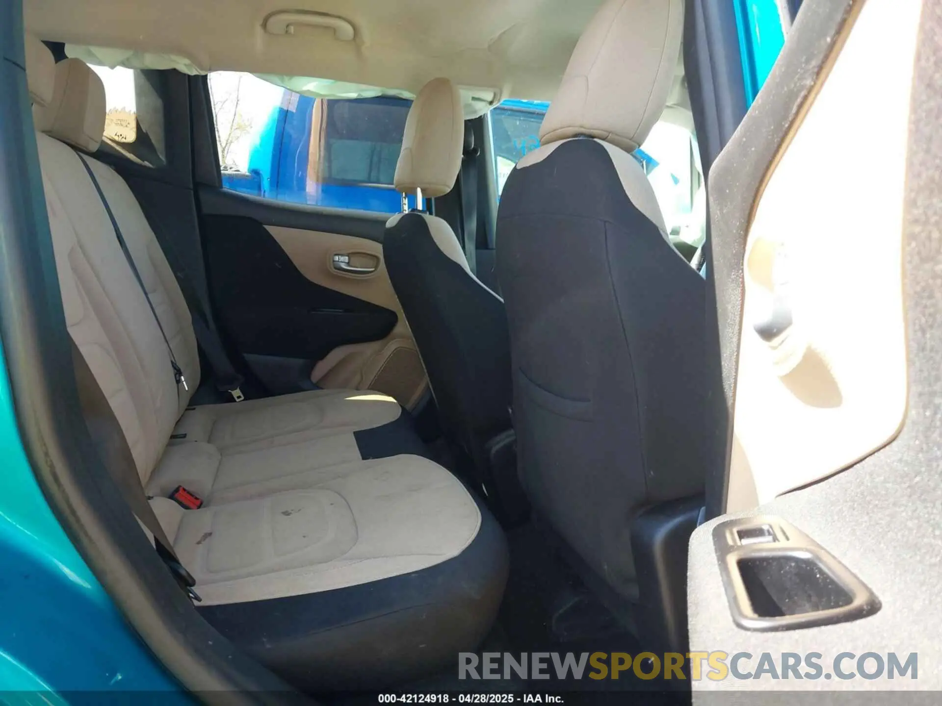 8 Photograph of a damaged car ZACNJBBB3LPL02553 JEEP RENEGADE 2020