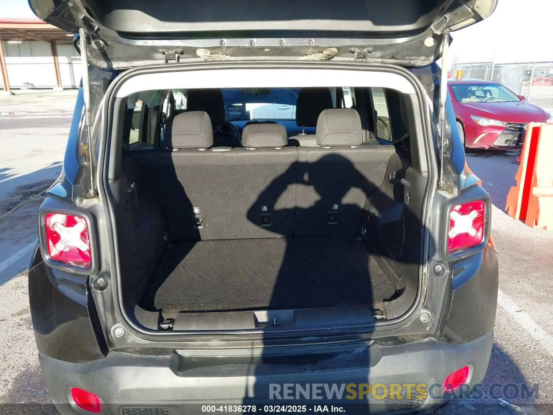 17 Photograph of a damaged car ZACNJBBB9LPL96907 JEEP RENEGADE 2020