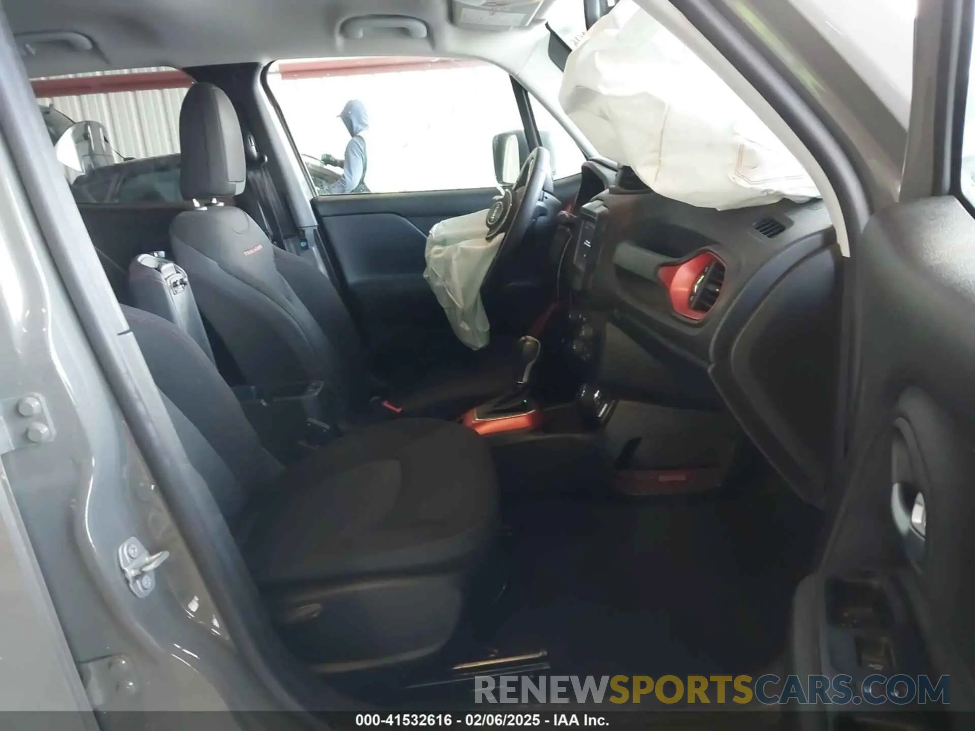 5 Photograph of a damaged car ZACNJBC14LPL92575 JEEP RENEGADE 2020