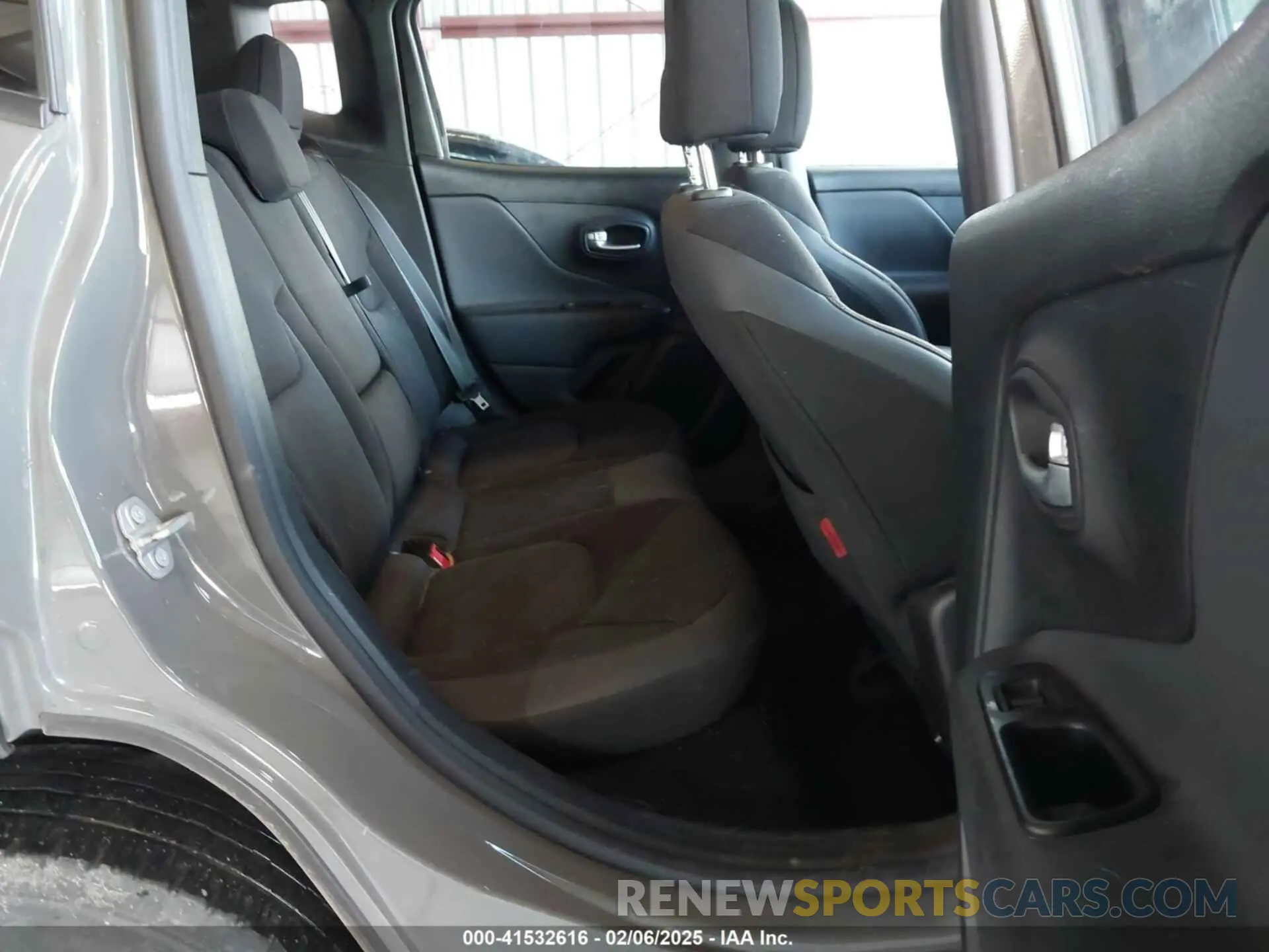 8 Photograph of a damaged car ZACNJBC14LPL92575 JEEP RENEGADE 2020