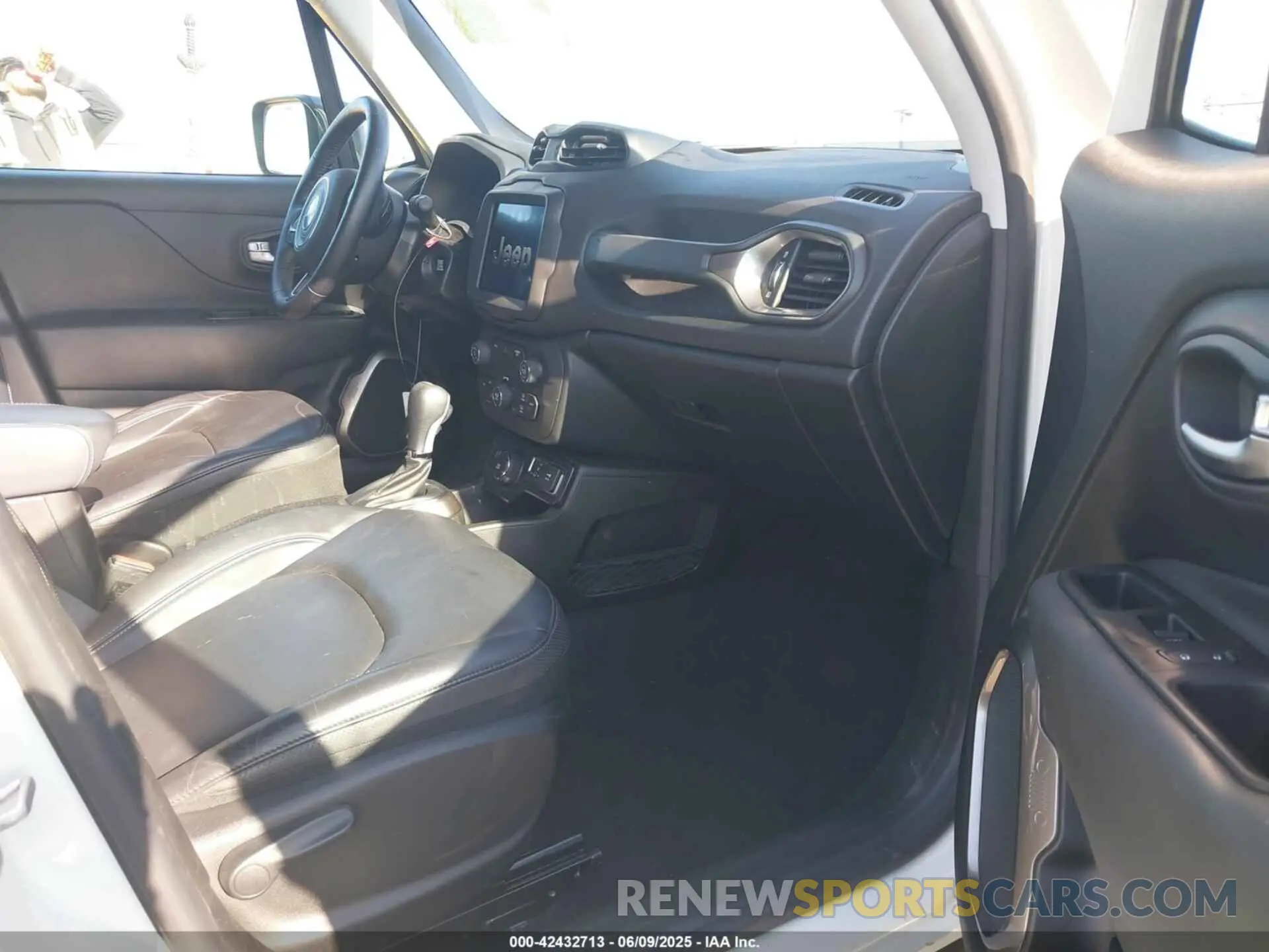 5 Photograph of a damaged car ZACNJBD14LPL93837 JEEP RENEGADE 2020
