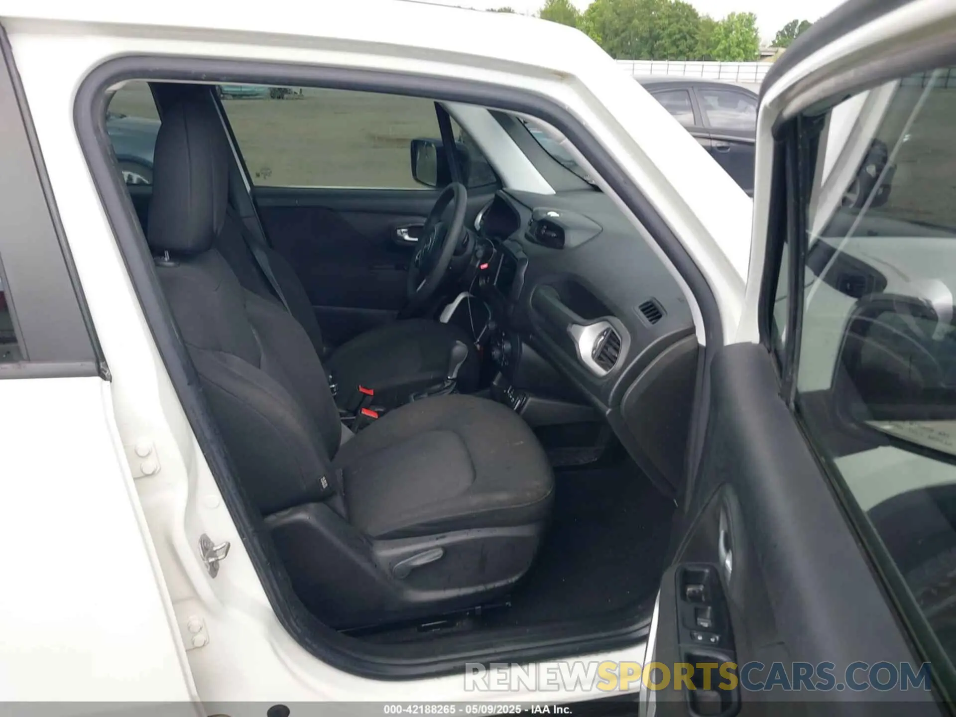 5 Photograph of a damaged car ZACNJCAB7MPM23305 JEEP RENEGADE 2021