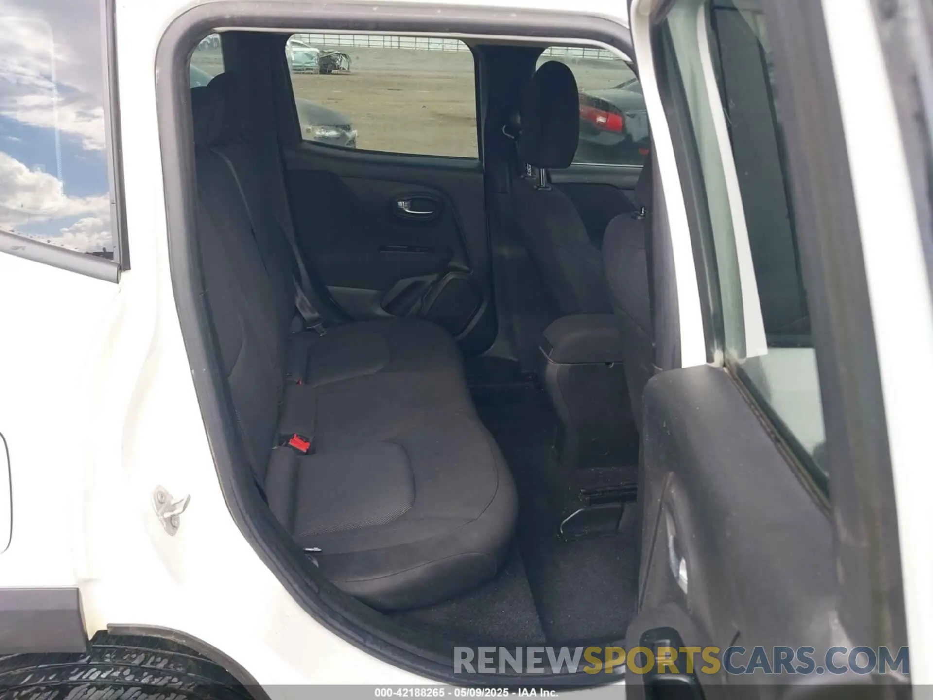 8 Photograph of a damaged car ZACNJCAB7MPM23305 JEEP RENEGADE 2021