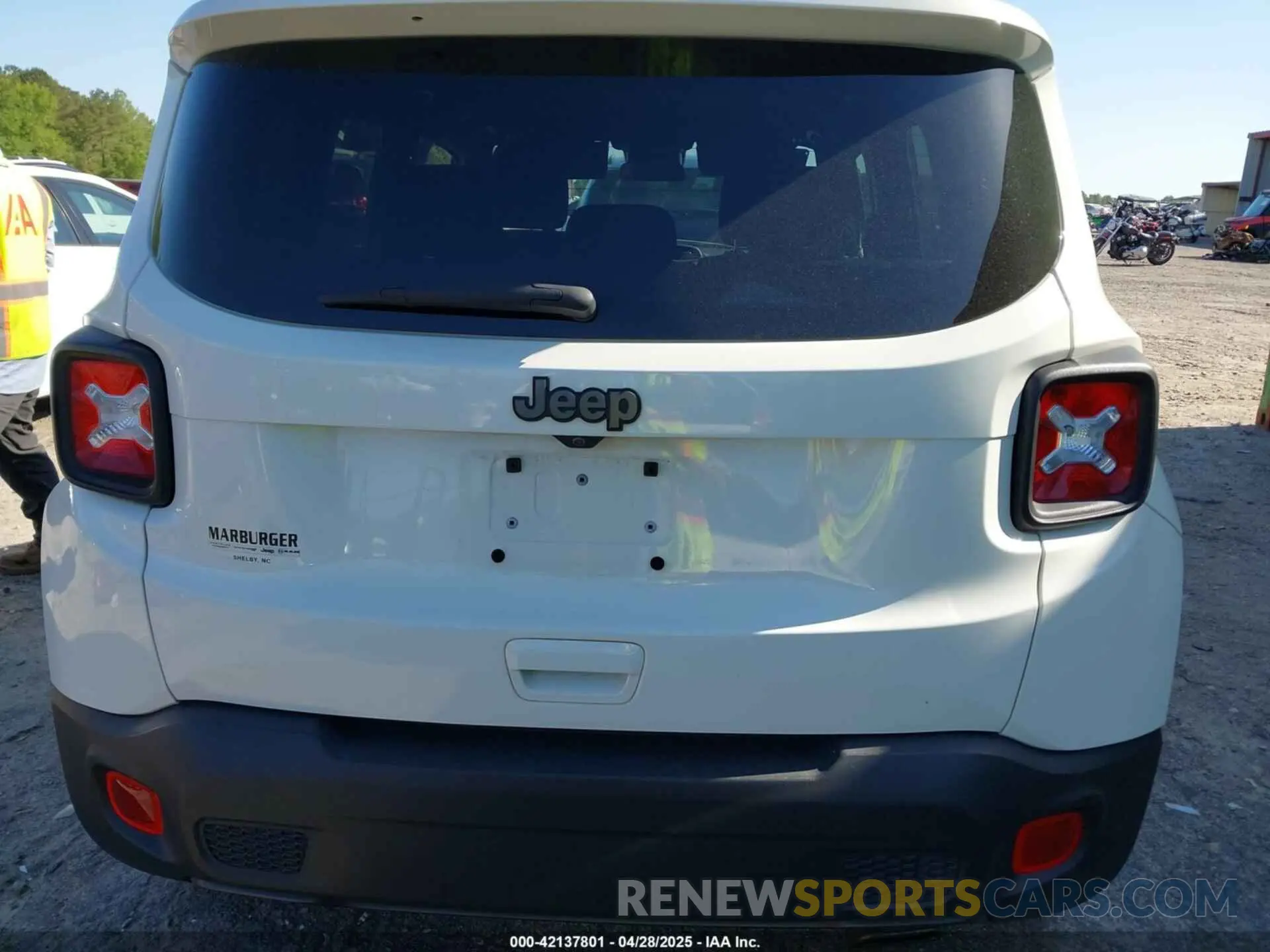 17 Photograph of a damaged car ZACNJCBB0MPM69573 JEEP RENEGADE 2021