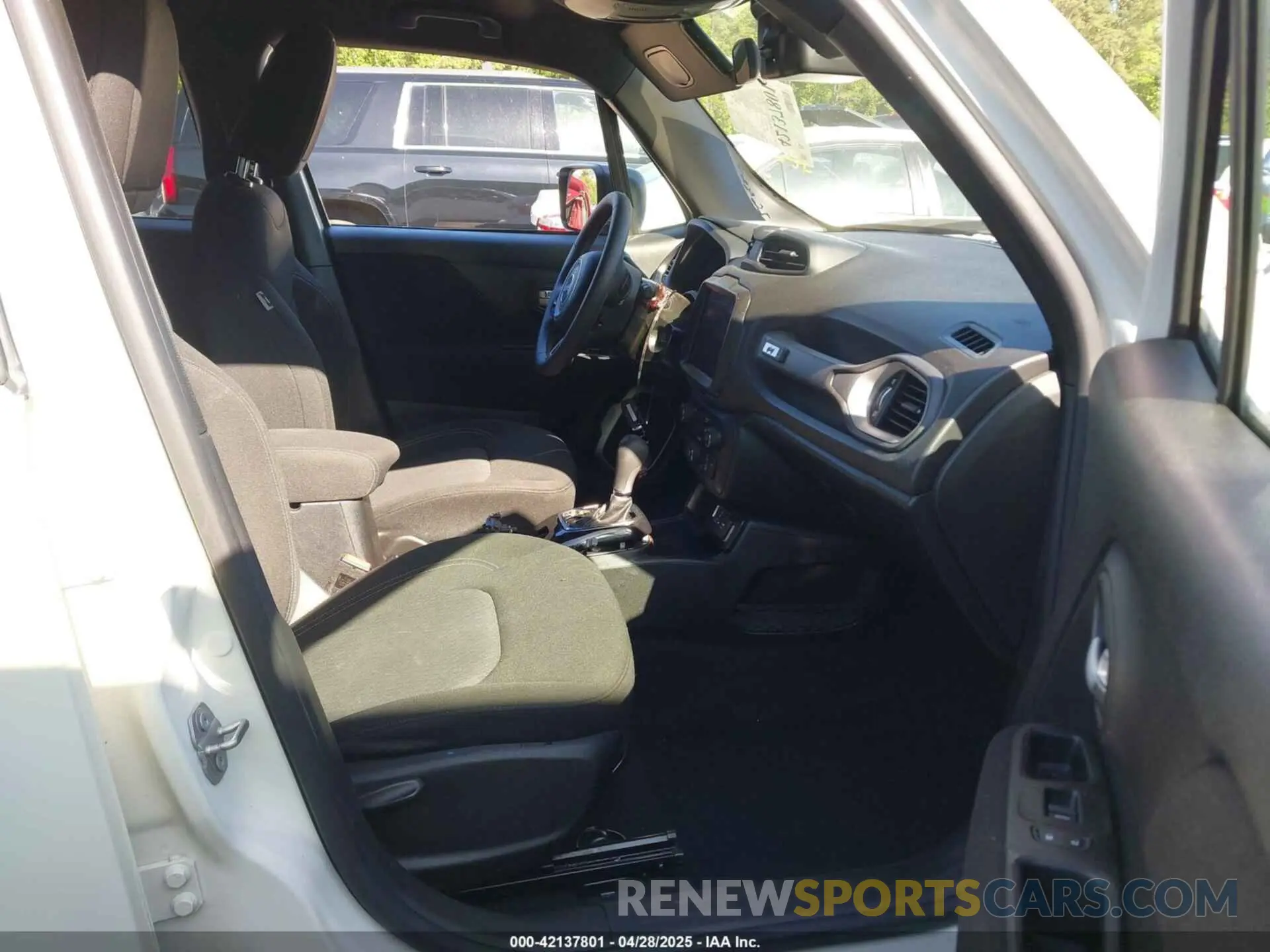 5 Photograph of a damaged car ZACNJCBB0MPM69573 JEEP RENEGADE 2021