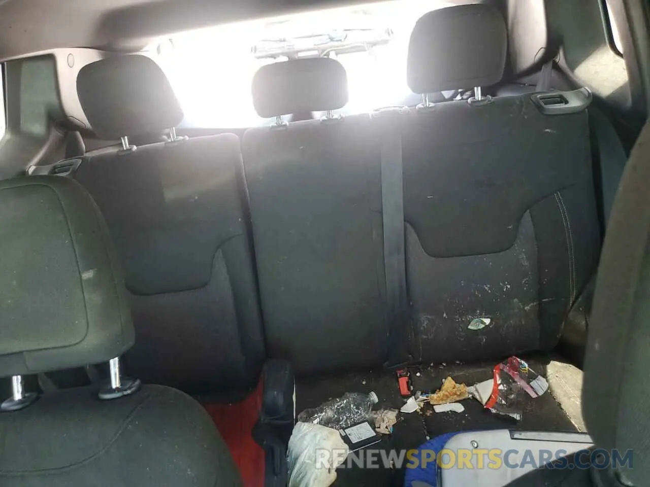 10 Photograph of a damaged car ZACNJCBB0MPN10266 JEEP RENEGADE 2021