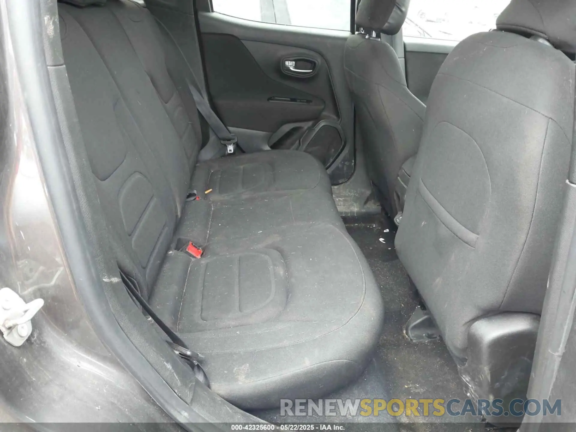 8 Photograph of a damaged car ZACNJCBB2MPM24716 JEEP RENEGADE 2021