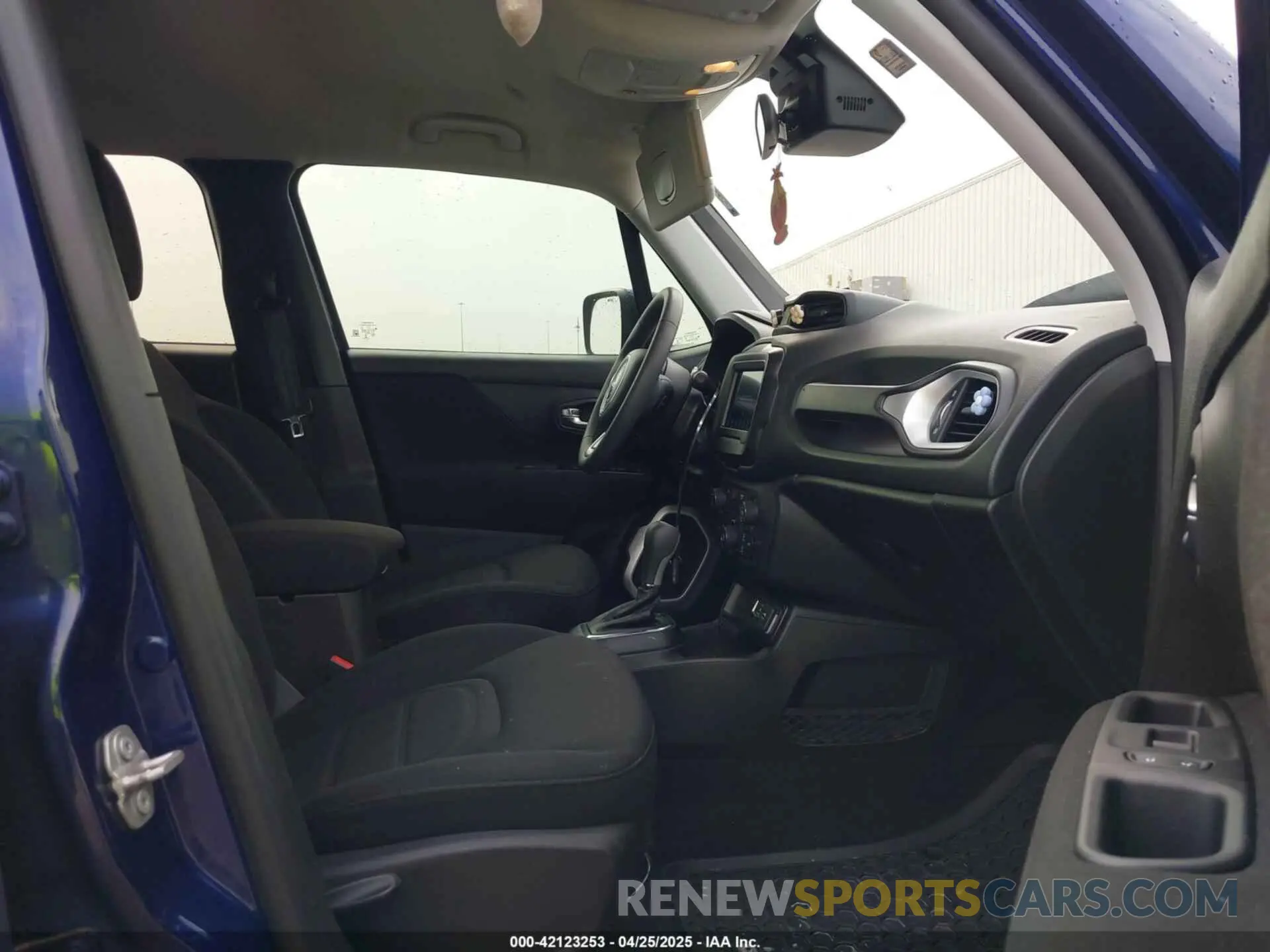 5 Photograph of a damaged car ZACNJCBB8MPM36868 JEEP RENEGADE 2021