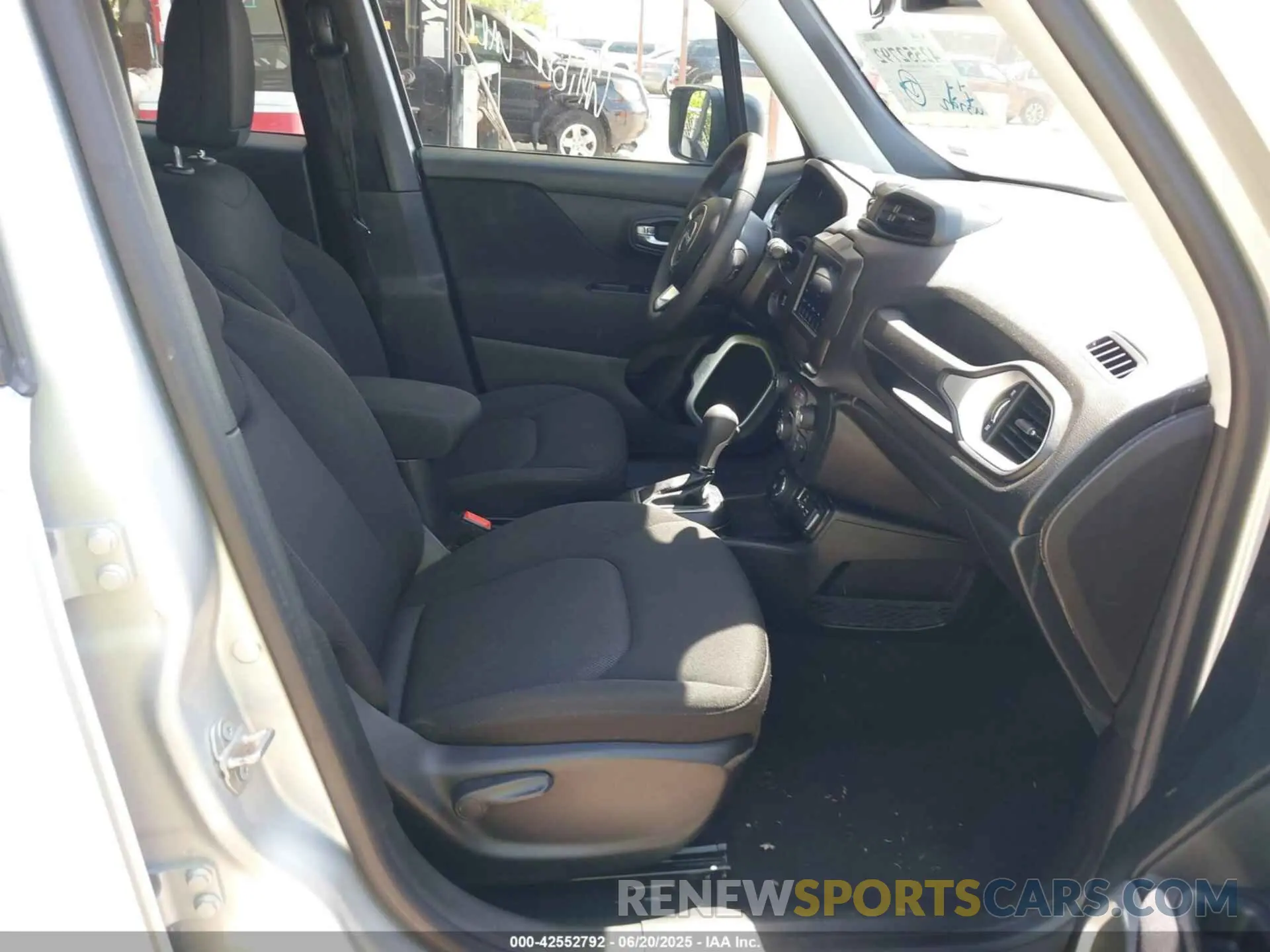 5 Photograph of a damaged car ZACNJDAB9MPN15442 JEEP RENEGADE 2021