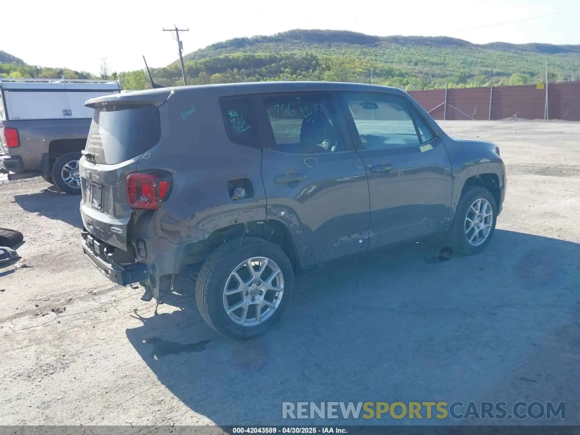 4 Photograph of a damaged car ZACNJDB14MPM34631 JEEP RENEGADE 2021