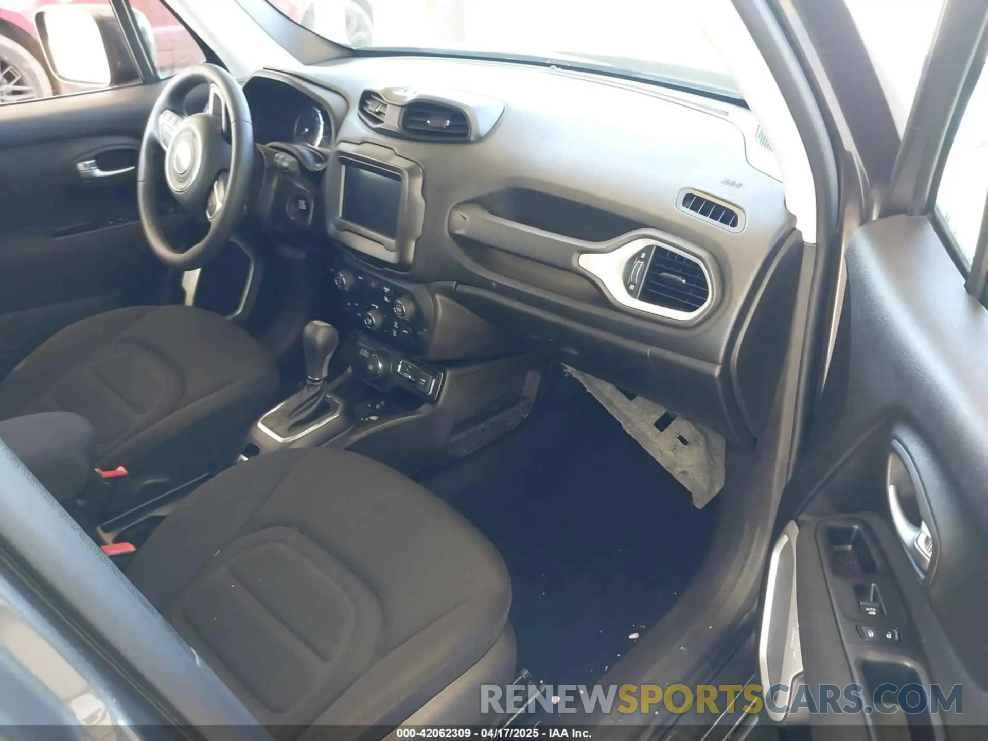 5 Photograph of a damaged car ZACNJDBB4MPN14004 JEEP RENEGADE 2021