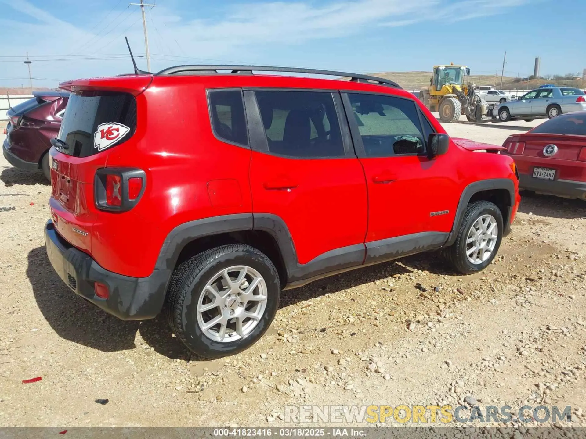 4 Photograph of a damaged car ZACNJDA19NPN47543 JEEP RENEGADE 2022