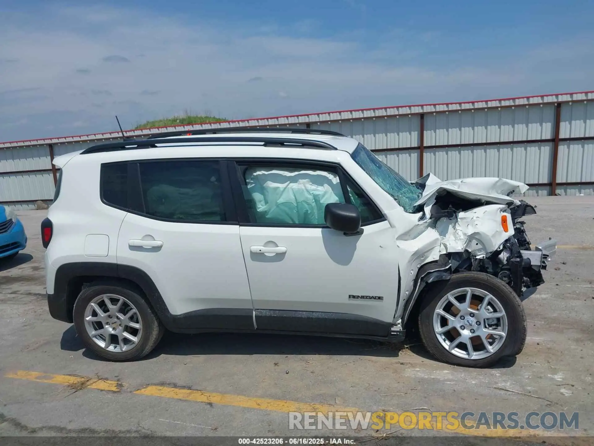 13 Photograph of a damaged car ZACNJDB11NPN44179 JEEP RENEGADE 2022