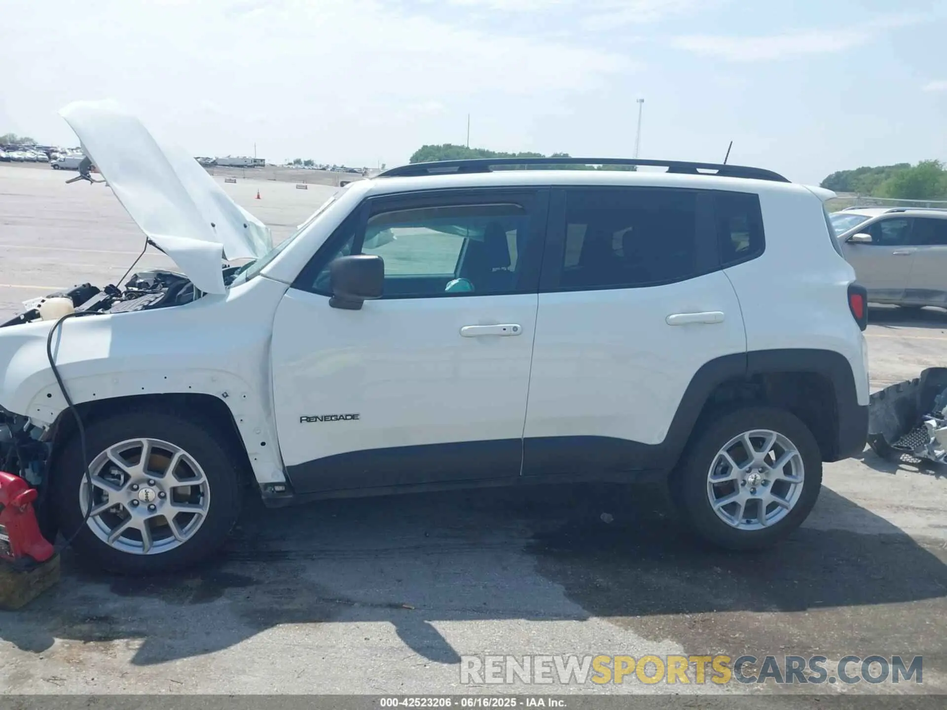 14 Photograph of a damaged car ZACNJDB11NPN44179 JEEP RENEGADE 2022