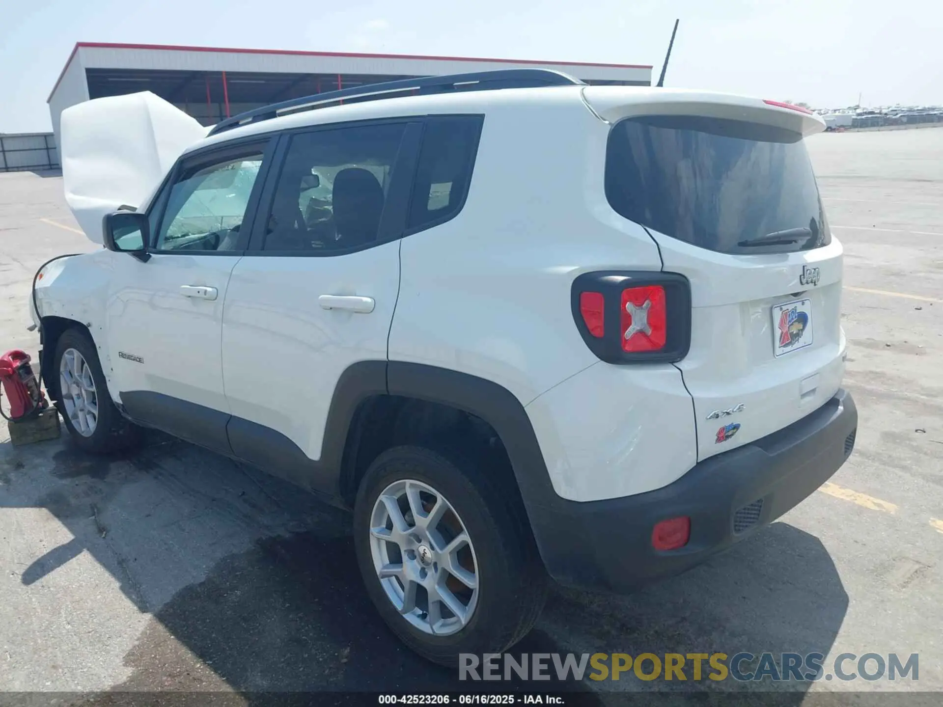 3 Photograph of a damaged car ZACNJDB11NPN44179 JEEP RENEGADE 2022