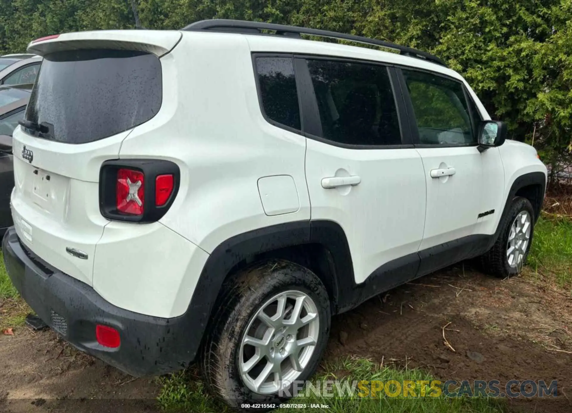 4 Photograph of a damaged car ZACNJDB16NPN47773 JEEP RENEGADE 2022