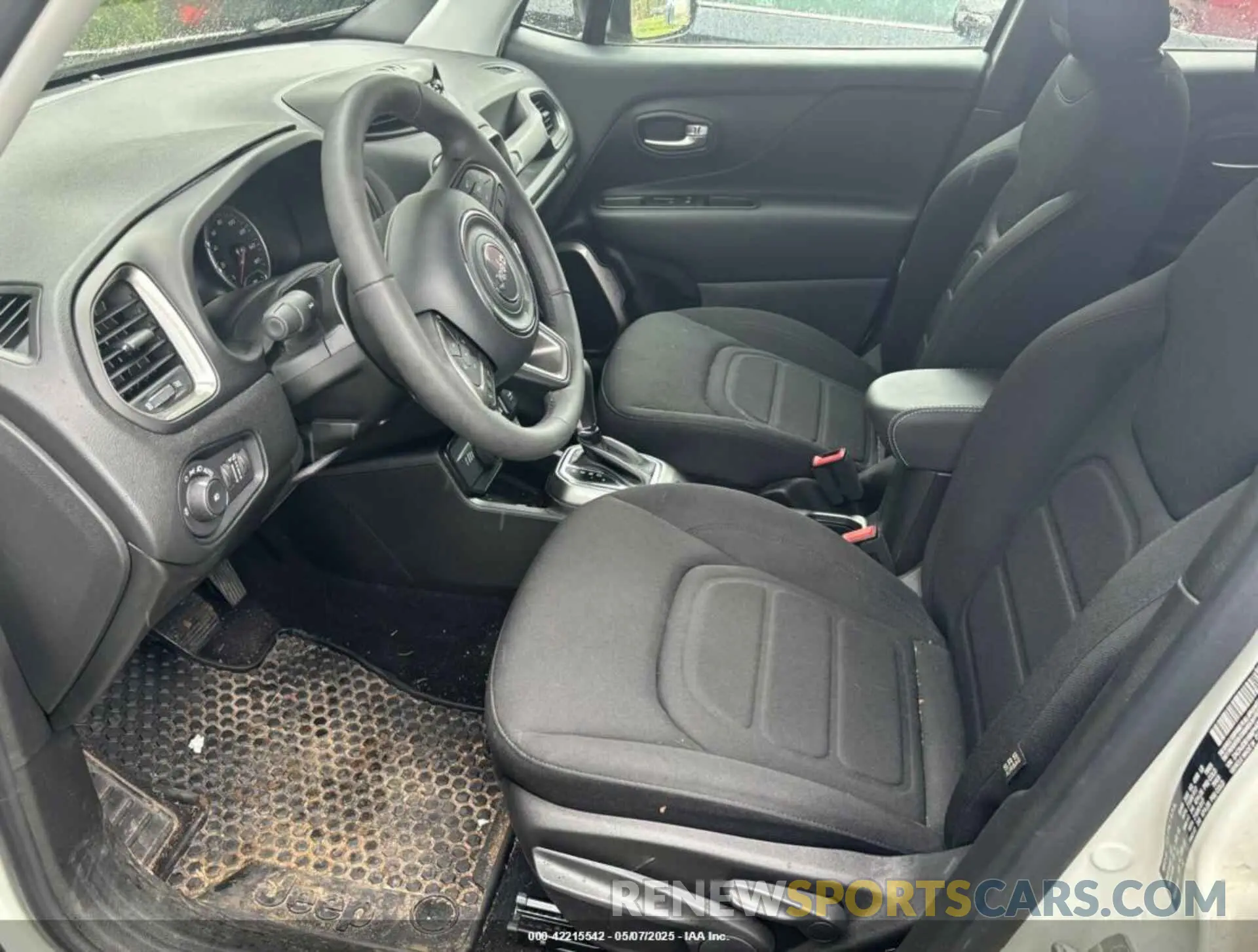 5 Photograph of a damaged car ZACNJDB16NPN47773 JEEP RENEGADE 2022