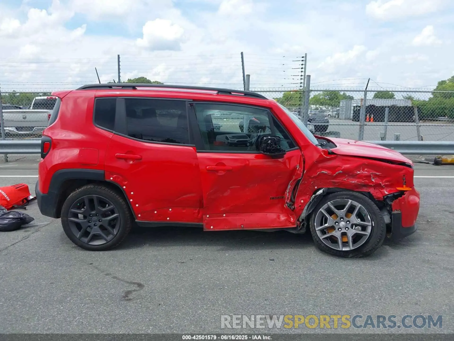 13 Photograph of a damaged car ZACNJDB16NPN82636 JEEP RENEGADE 2022