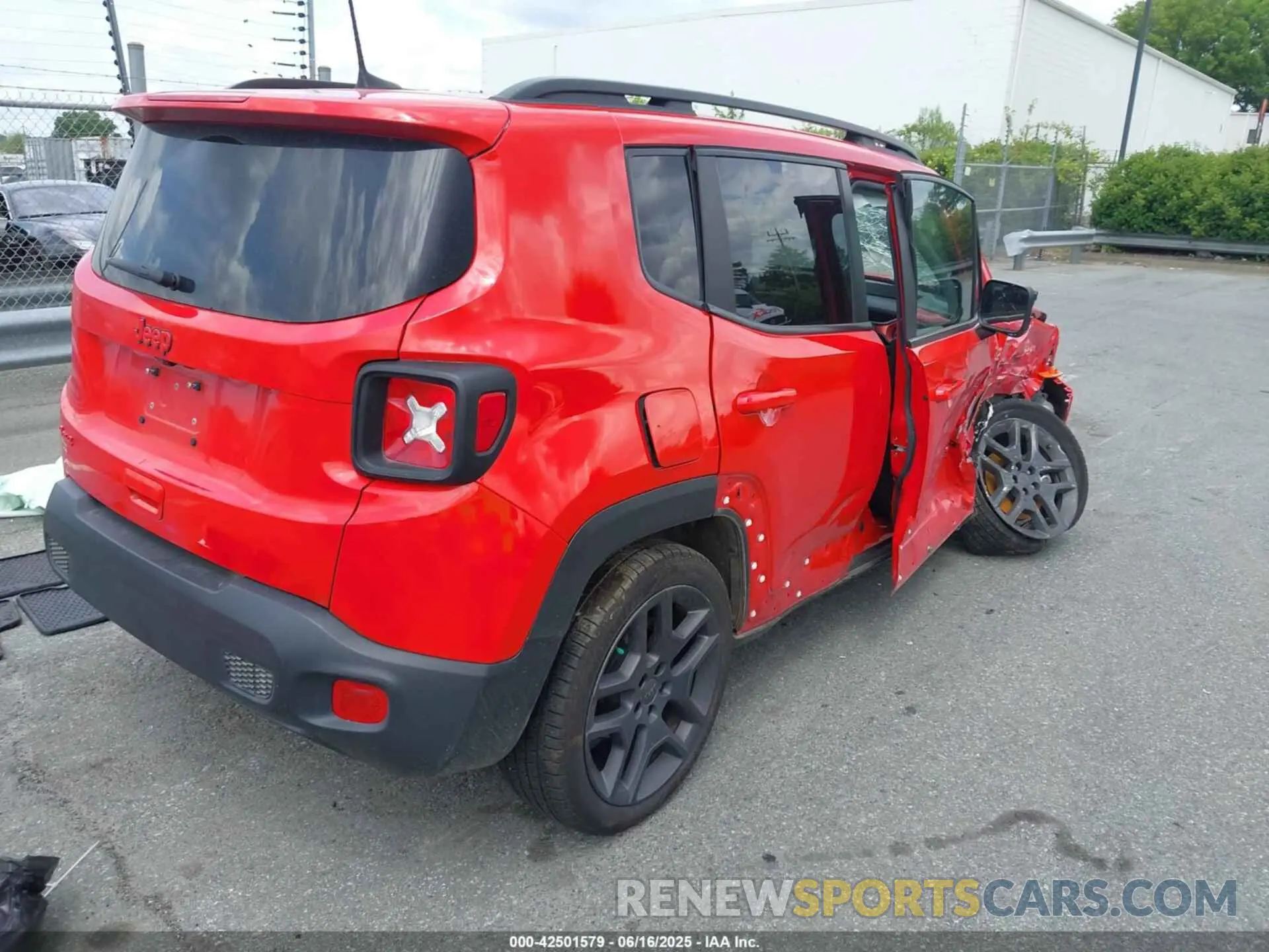 4 Photograph of a damaged car ZACNJDB16NPN82636 JEEP RENEGADE 2022