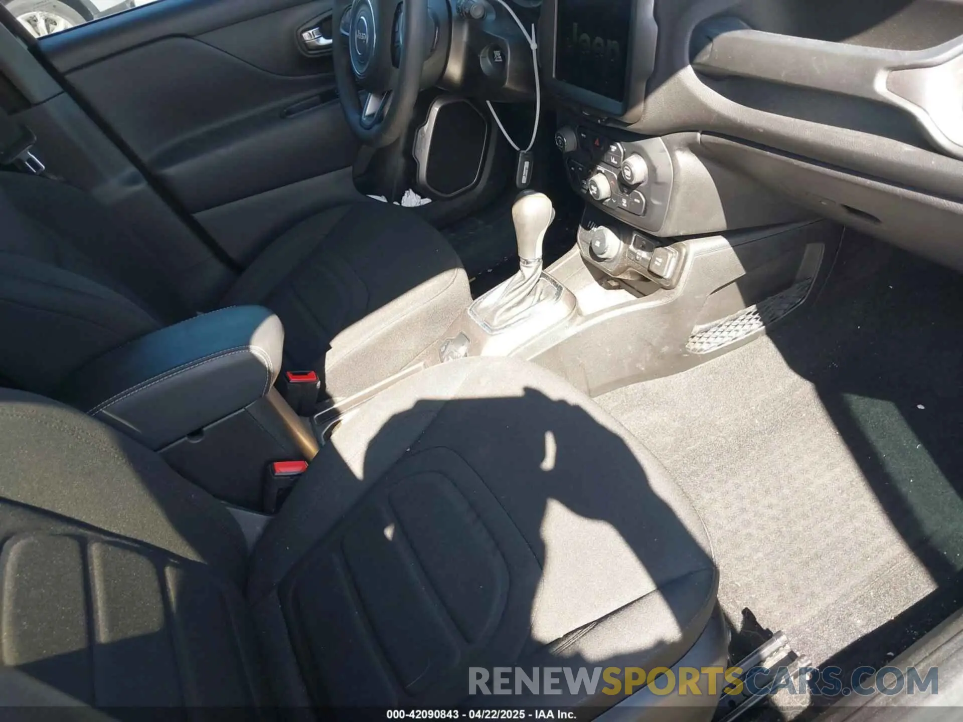 5 Photograph of a damaged car ZACNJDB19NPN80668 JEEP RENEGADE 2022