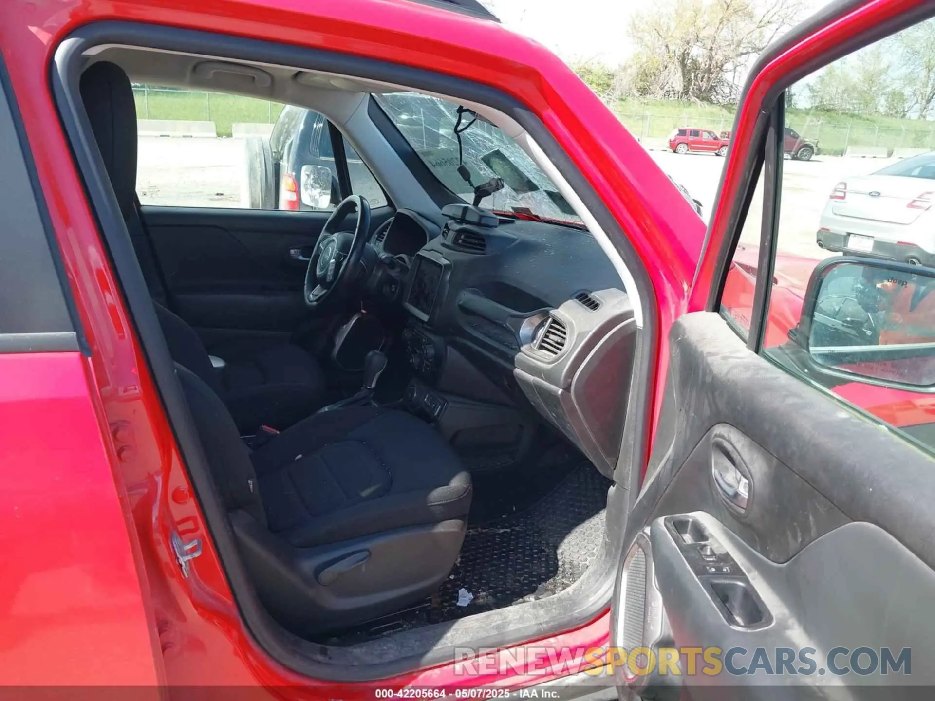 5 Photograph of a damaged car ZACNJDB1XNPN46562 JEEP RENEGADE 2022