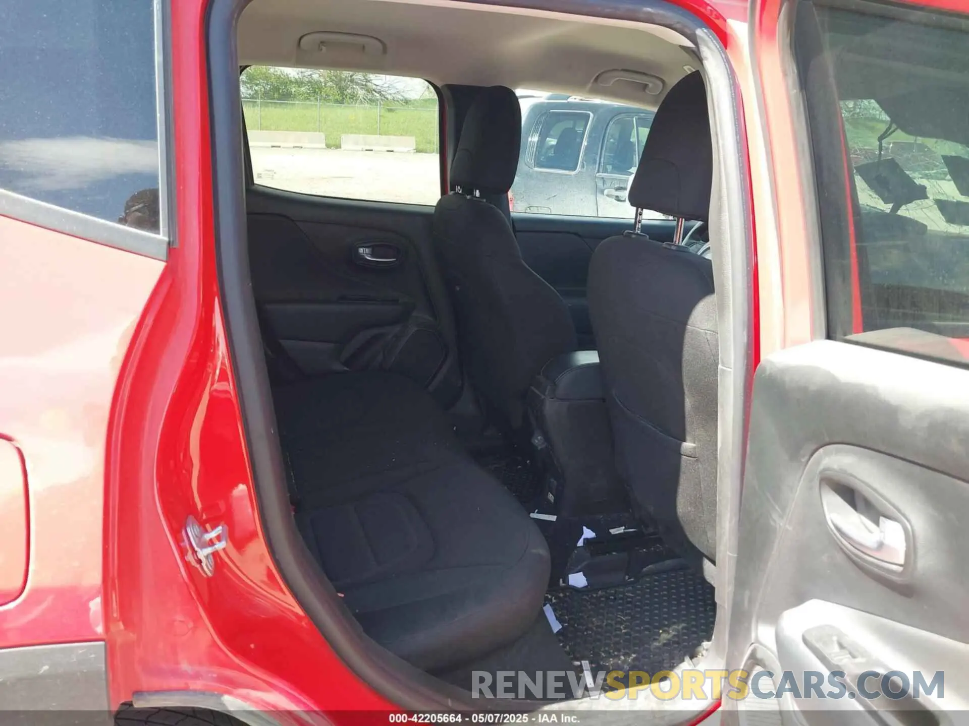 8 Photograph of a damaged car ZACNJDB1XNPN46562 JEEP RENEGADE 2022
