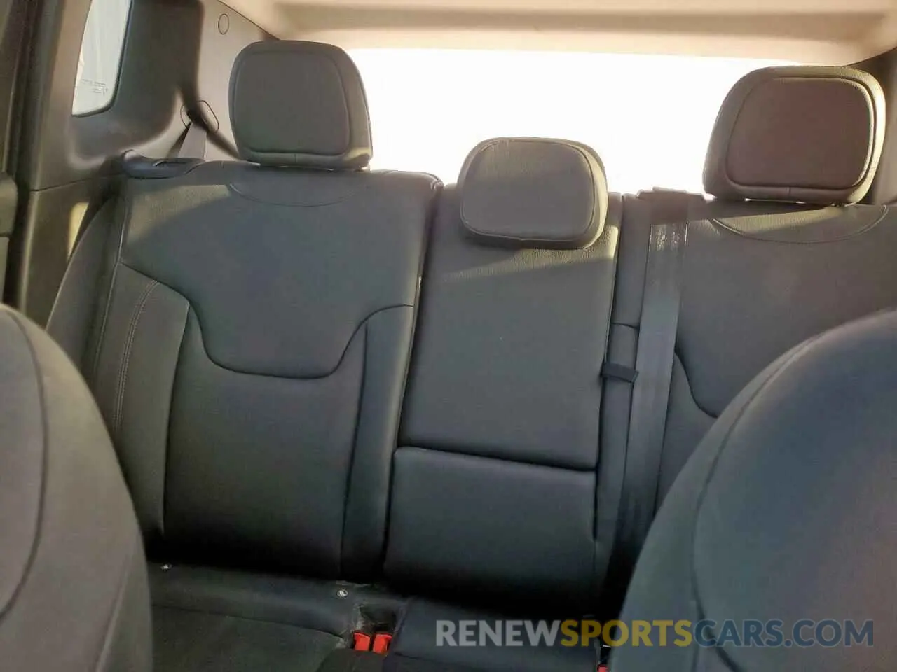 10 Photograph of a damaged car ZACNJDC19NPN63173 JEEP RENEGADE 2022