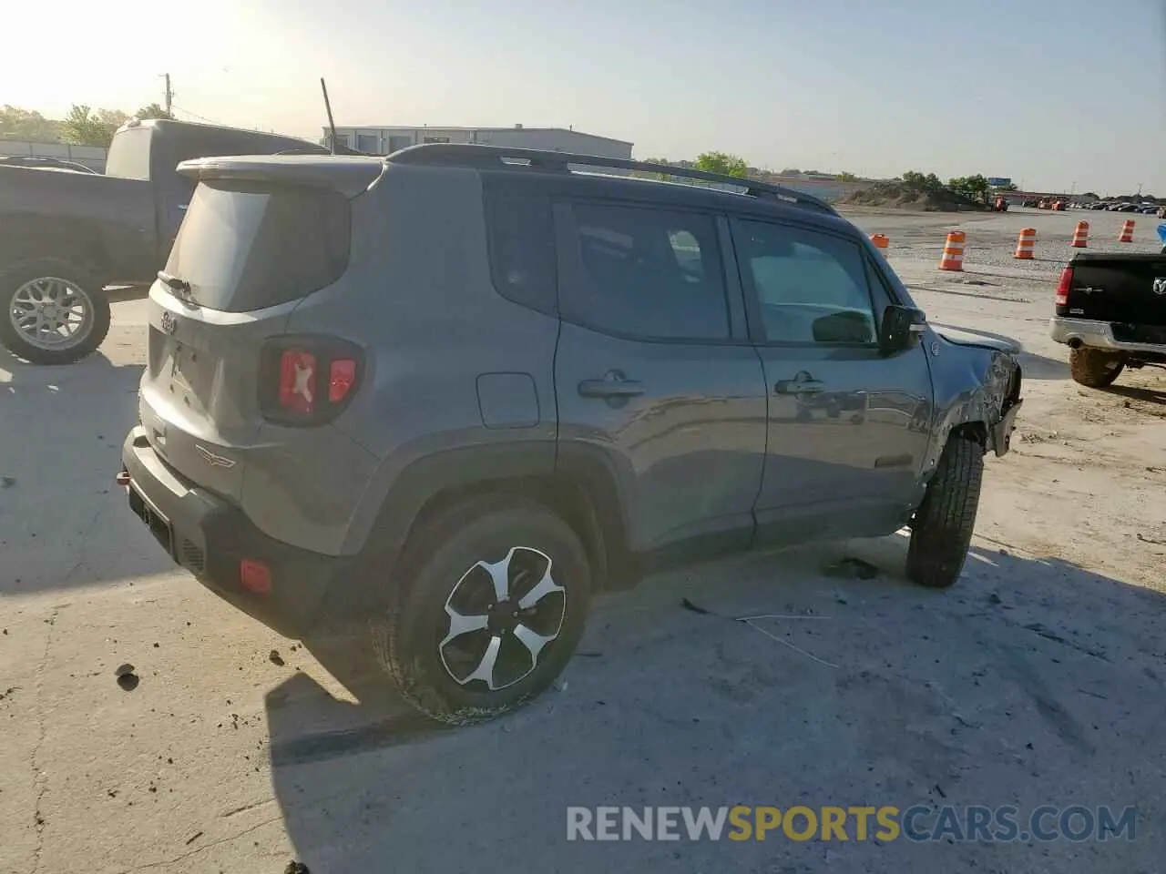 3 Photograph of a damaged car ZACNJDC19NPN63173 JEEP RENEGADE 2022
