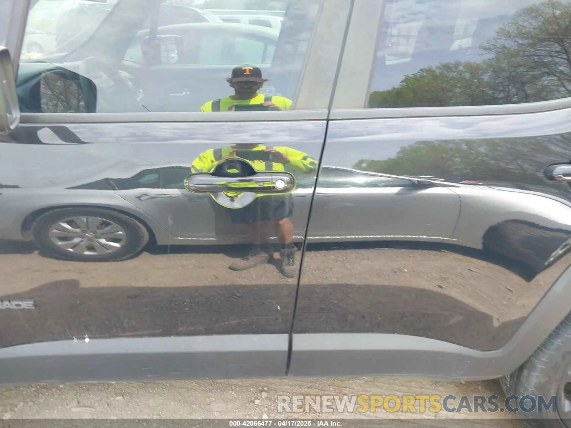 14 Photograph of a damaged car ZACNJDE18NPN80964 JEEP RENEGADE 2022