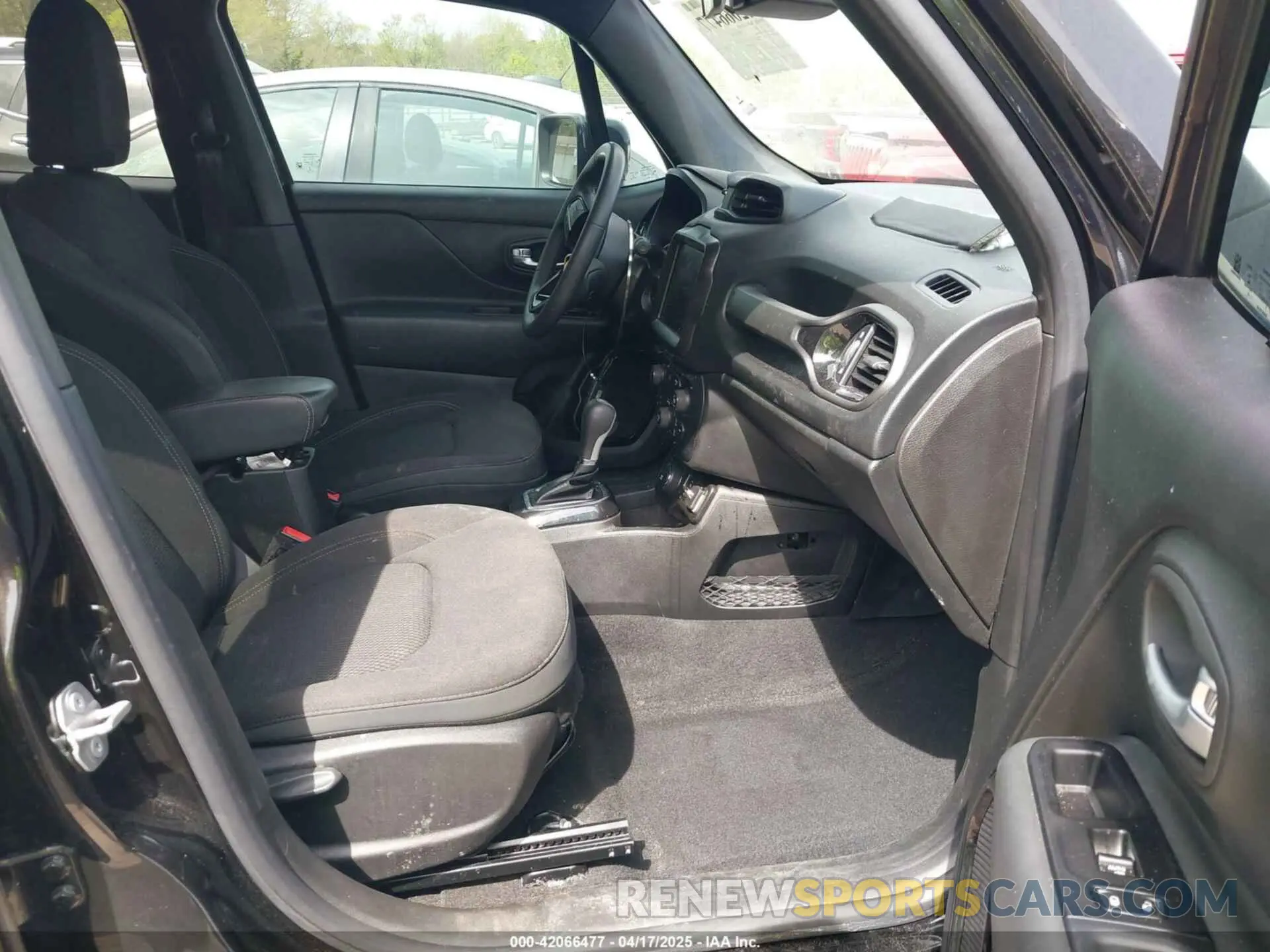 5 Photograph of a damaged car ZACNJDE18NPN80964 JEEP RENEGADE 2022