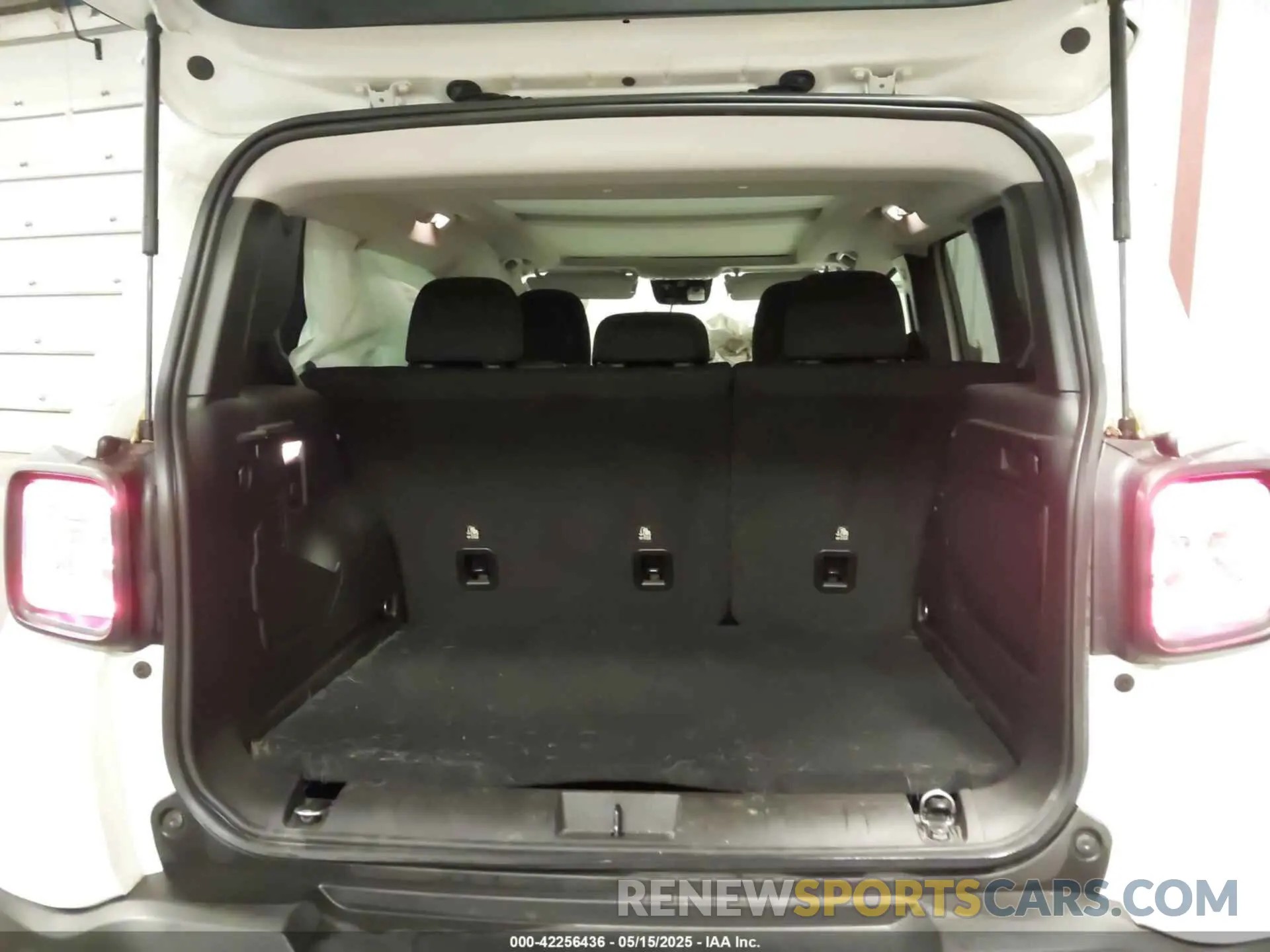 19 Photograph of a damaged car ZACNJDB10PPP33599 JEEP RENEGADE 2023