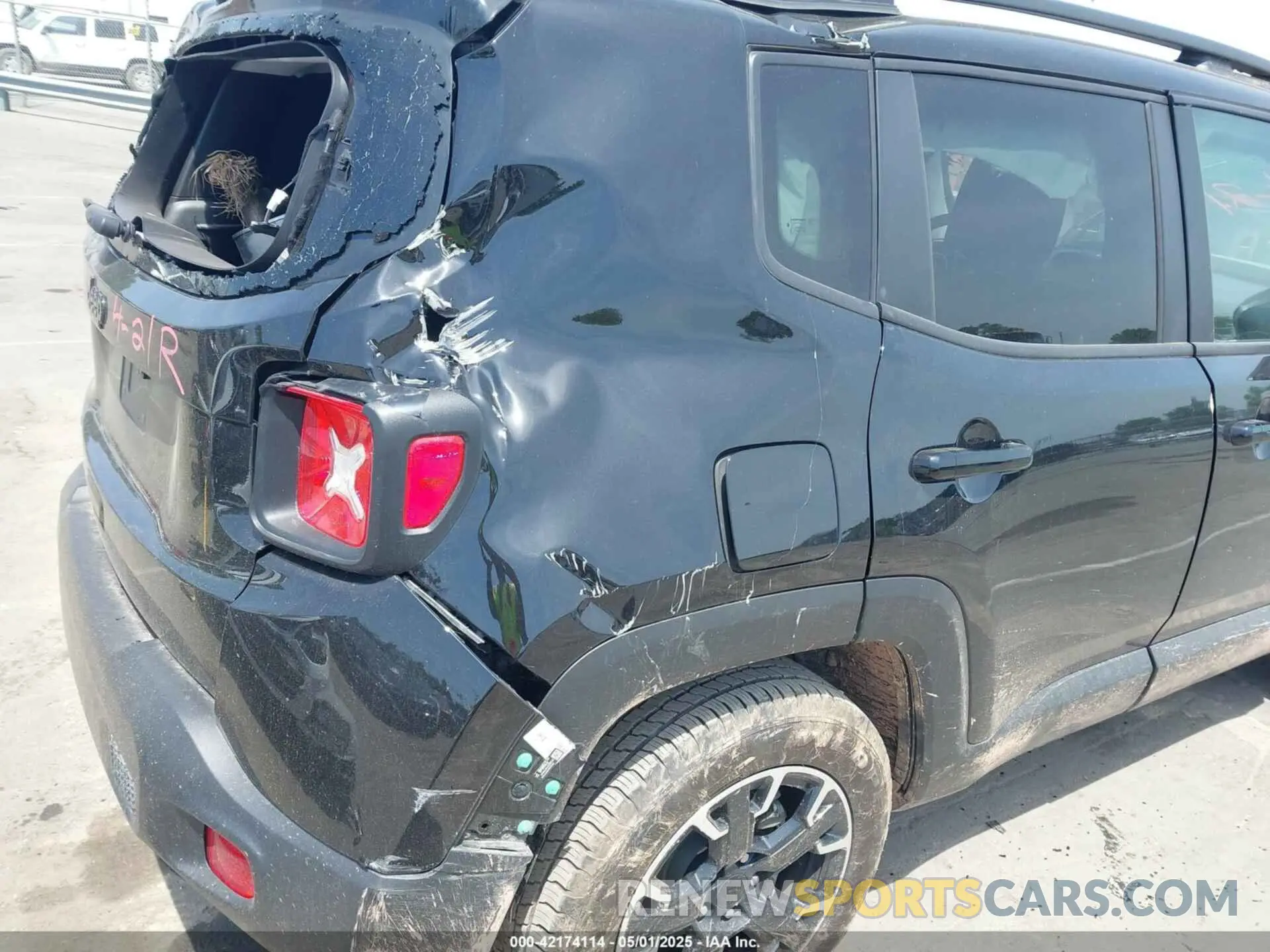 18 Фотография поврежденного автомобиля ZACNJDB10PPP71320 JEEP RENEGADE 2023