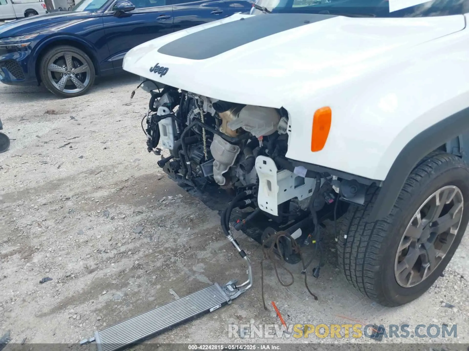 18 Фотография поврежденного автомобиля ZACNJDB12PPP39095 JEEP RENEGADE 2023