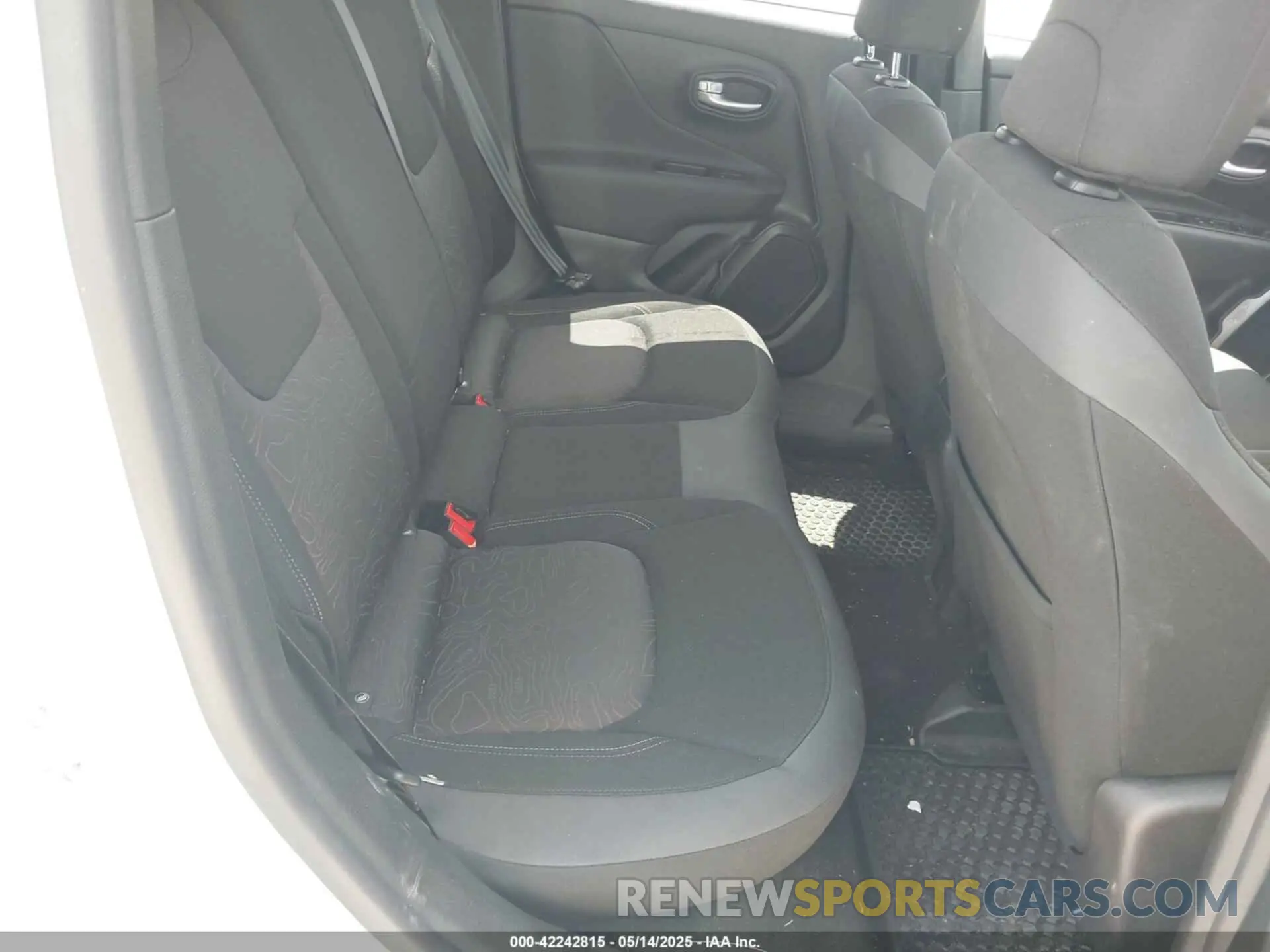 8 Фотография поврежденного автомобиля ZACNJDB12PPP39095 JEEP RENEGADE 2023