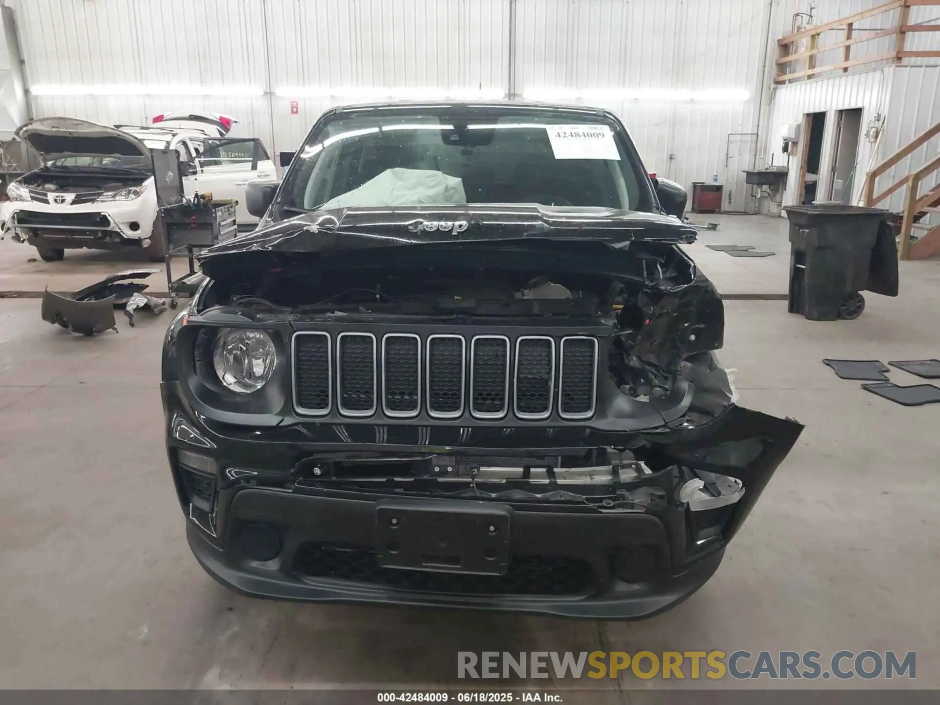 12 Фотография поврежденного автомобиля ZACNJDB15PPP43948 JEEP RENEGADE 2023