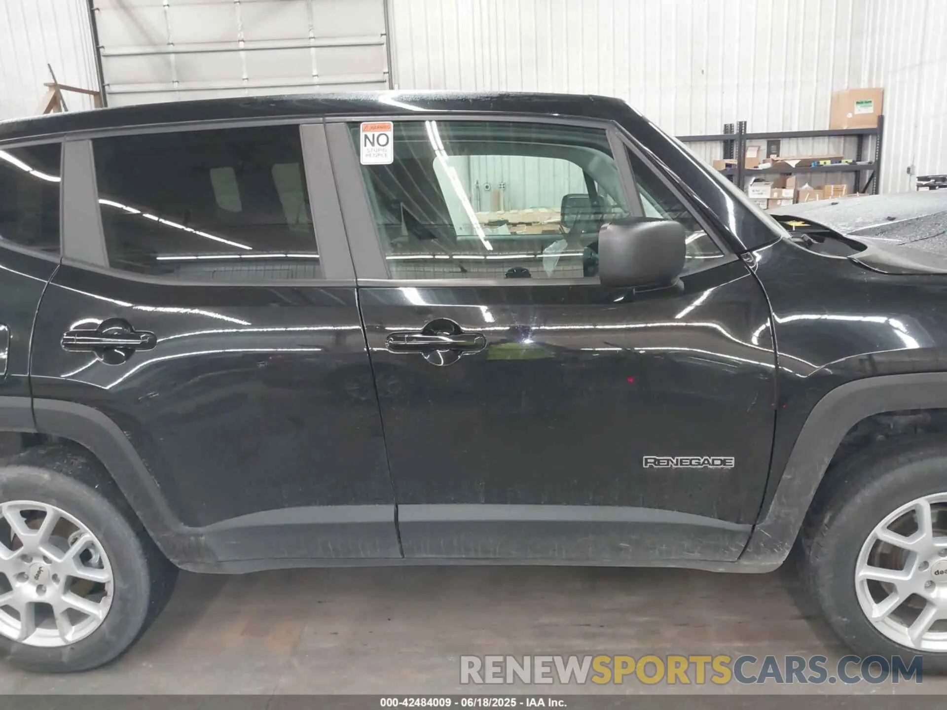 13 Фотография поврежденного автомобиля ZACNJDB15PPP43948 JEEP RENEGADE 2023