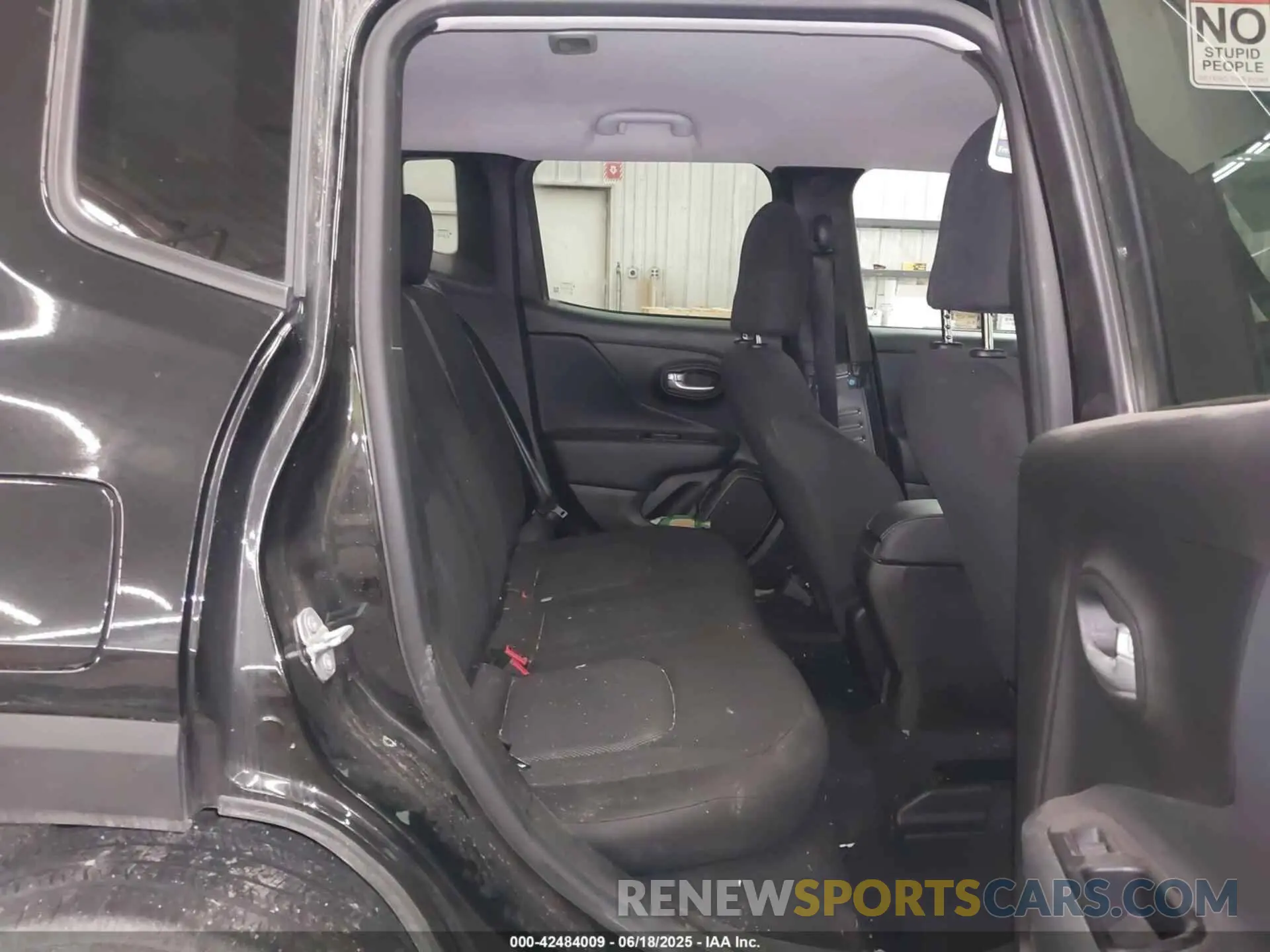 8 Фотография поврежденного автомобиля ZACNJDB15PPP43948 JEEP RENEGADE 2023