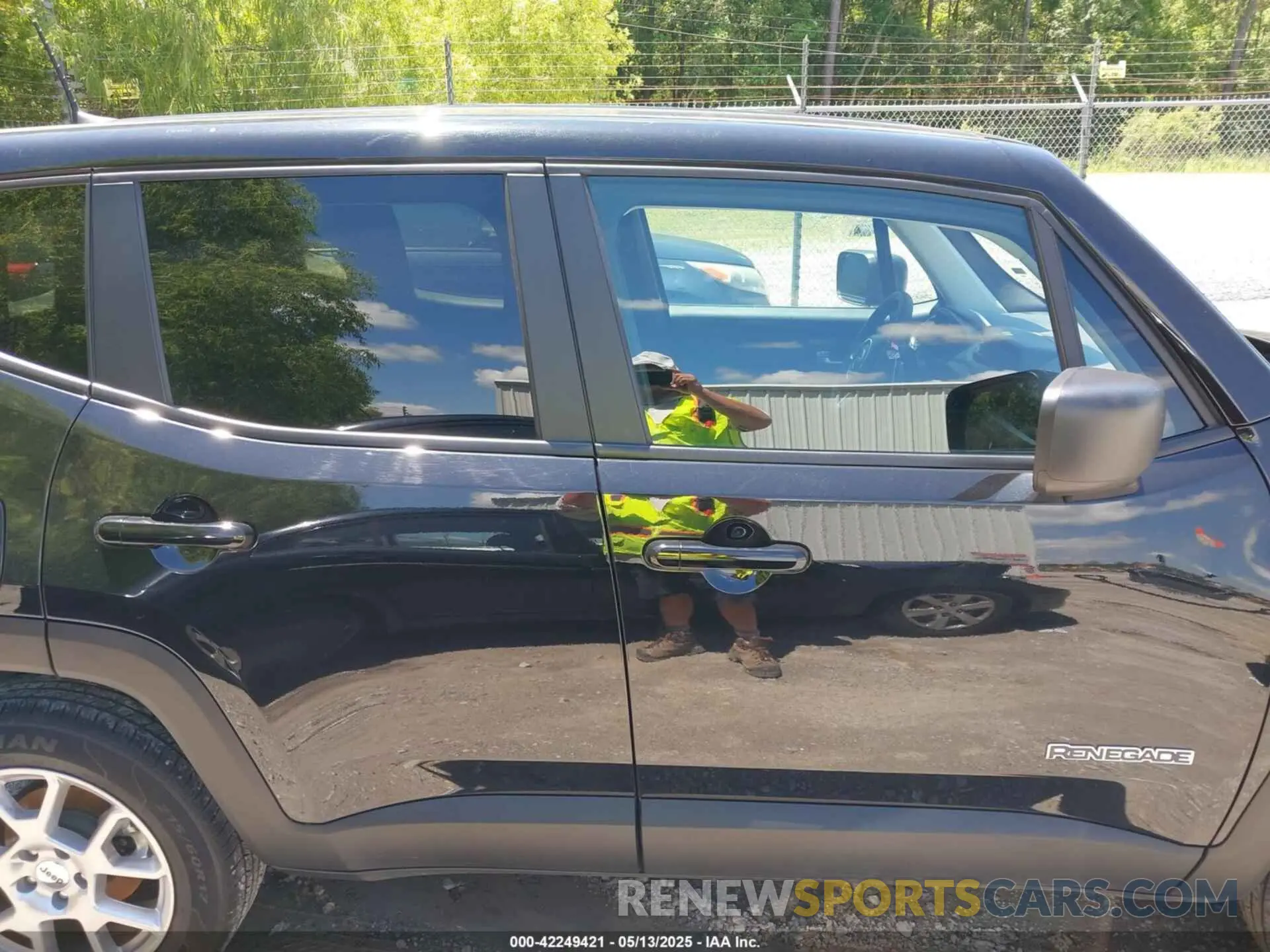 13 Фотография поврежденного автомобиля ZACNJDB17PPP62887 JEEP RENEGADE 2023