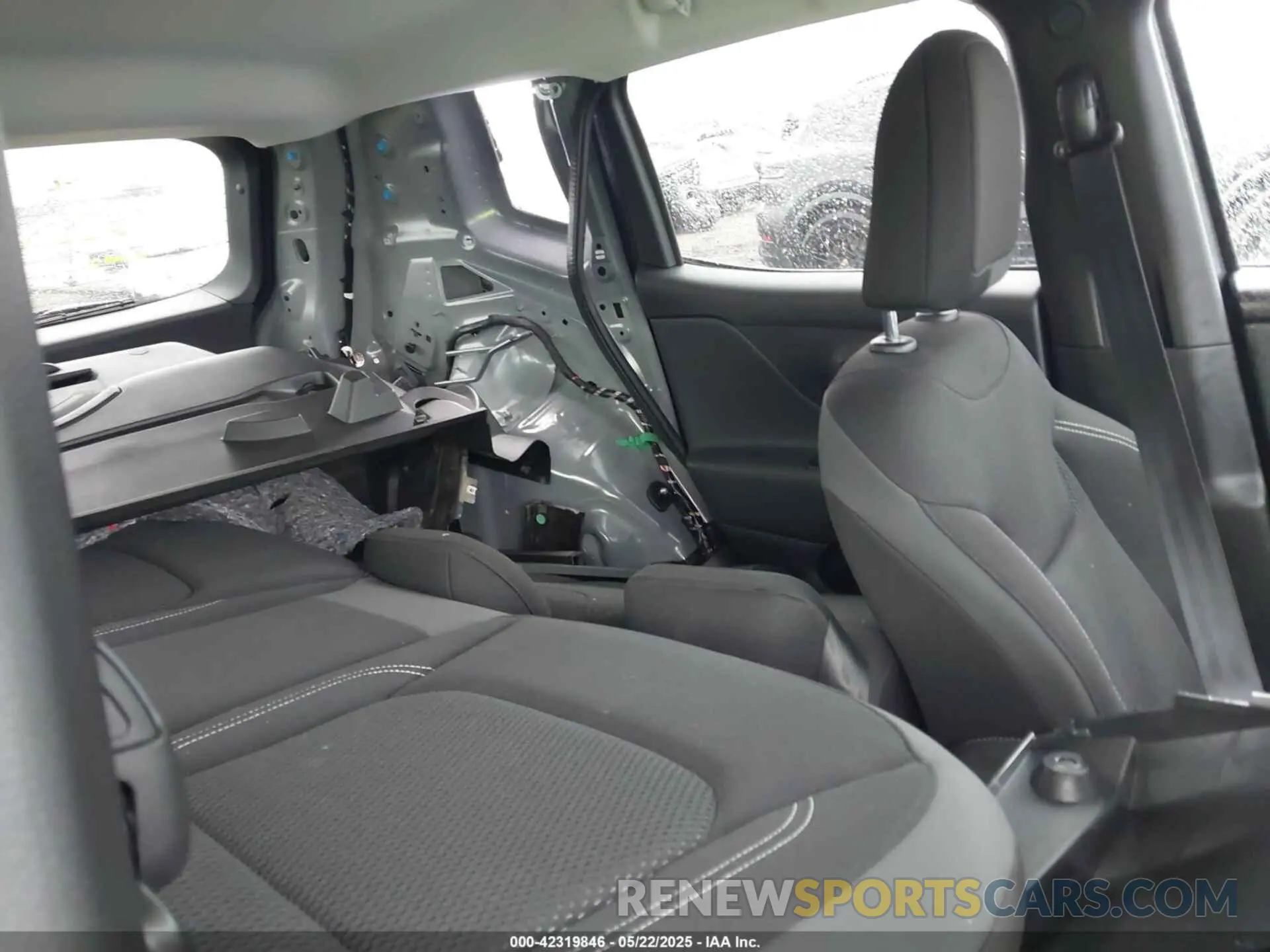 8 Photograph of a damaged car ZACNJDB18PPP62252 JEEP RENEGADE 2023