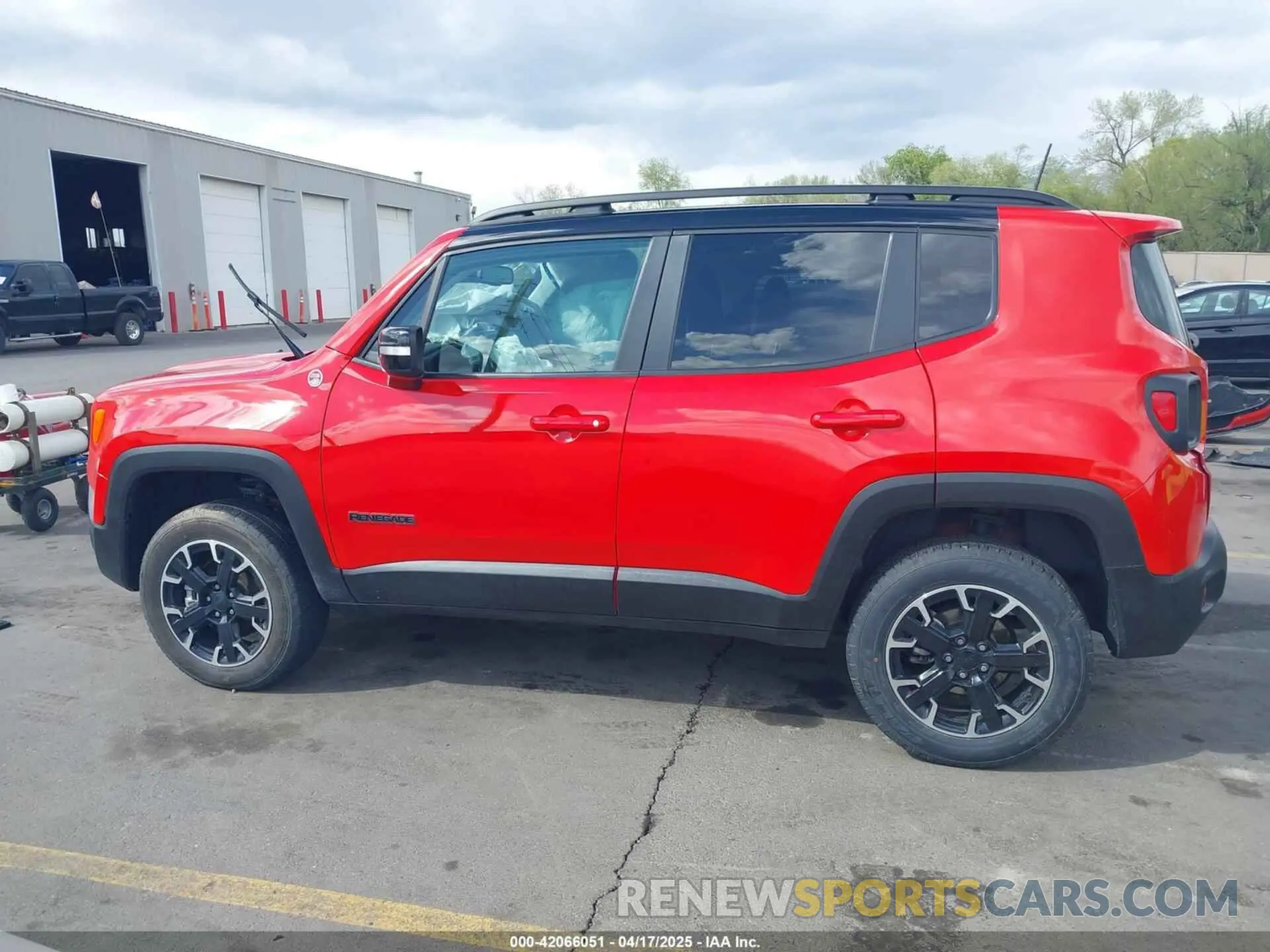 14 Photograph of a damaged car ZACNJDC11PPP15305 JEEP RENEGADE 2023