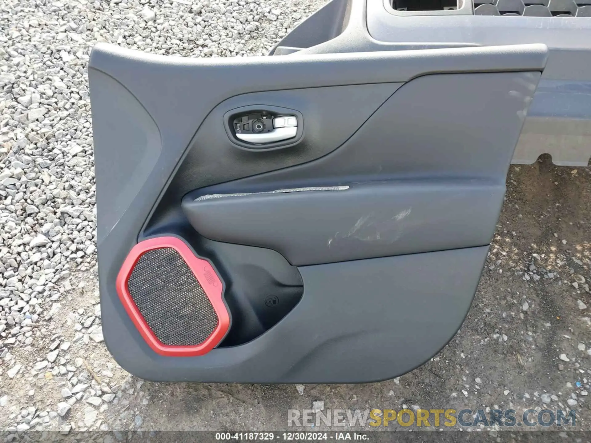 18 Photograph of a damaged car ZACNJDC13PPP73576 JEEP RENEGADE 2023