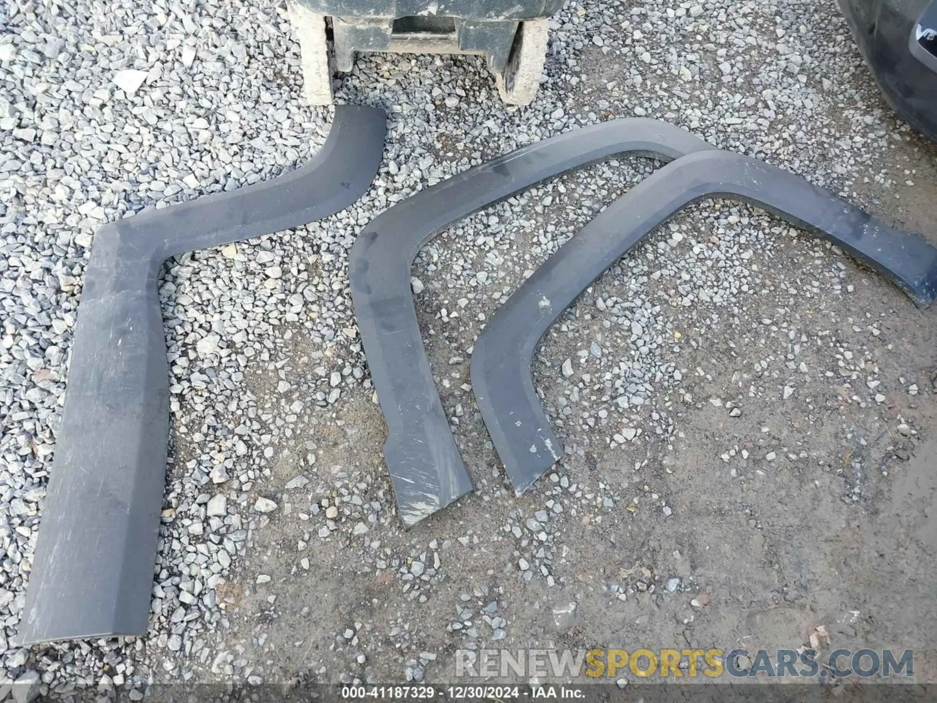 19 Photograph of a damaged car ZACNJDC13PPP73576 JEEP RENEGADE 2023