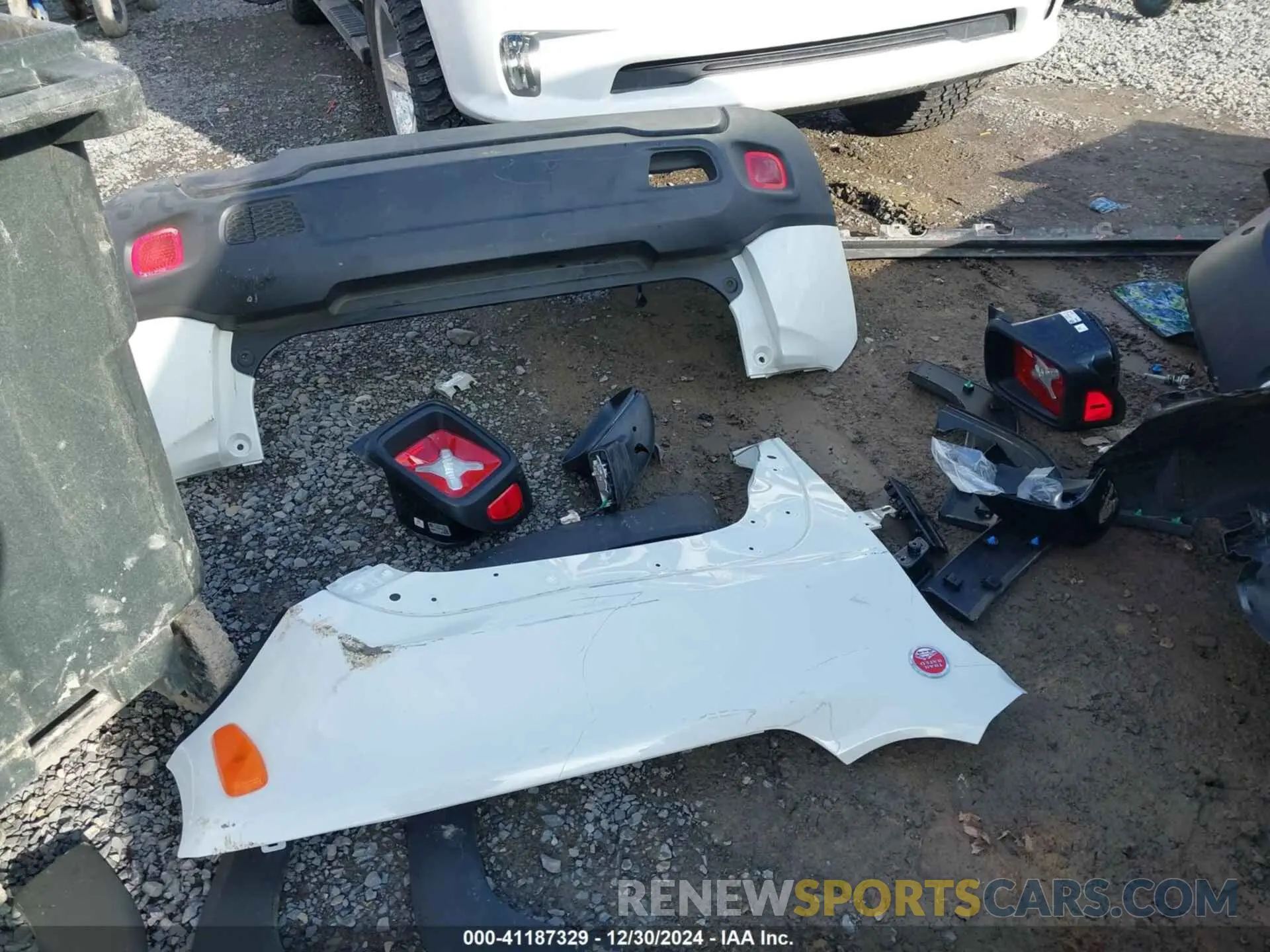 20 Photograph of a damaged car ZACNJDC13PPP73576 JEEP RENEGADE 2023