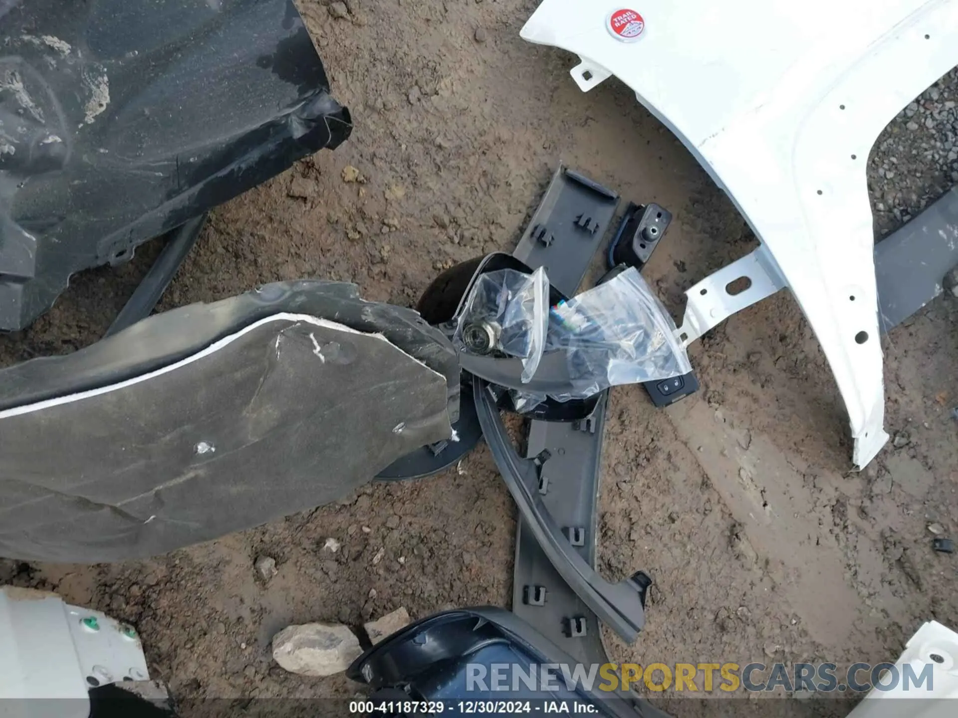 21 Photograph of a damaged car ZACNJDC13PPP73576 JEEP RENEGADE 2023