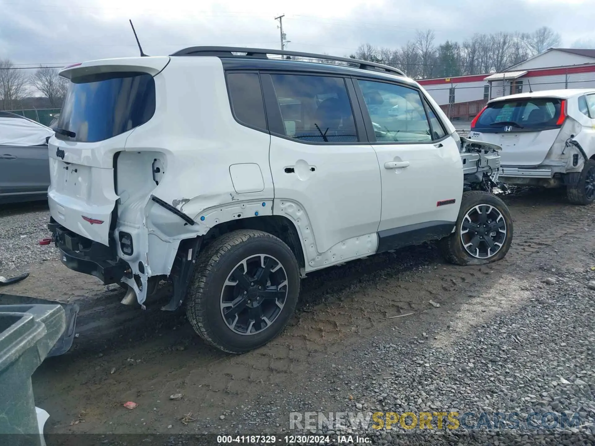 4 Photograph of a damaged car ZACNJDC13PPP73576 JEEP RENEGADE 2023