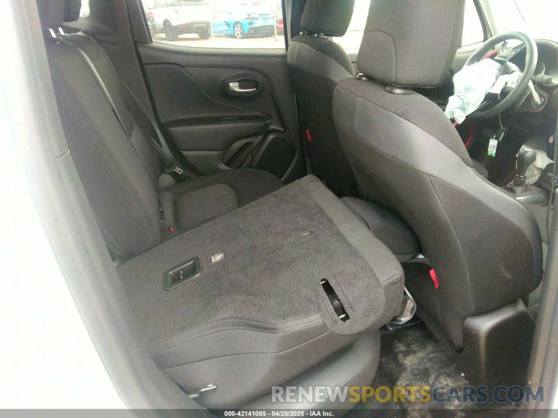 8 Фотография поврежденного автомобиля ZACNJDC15PPP67715 JEEP RENEGADE 2023