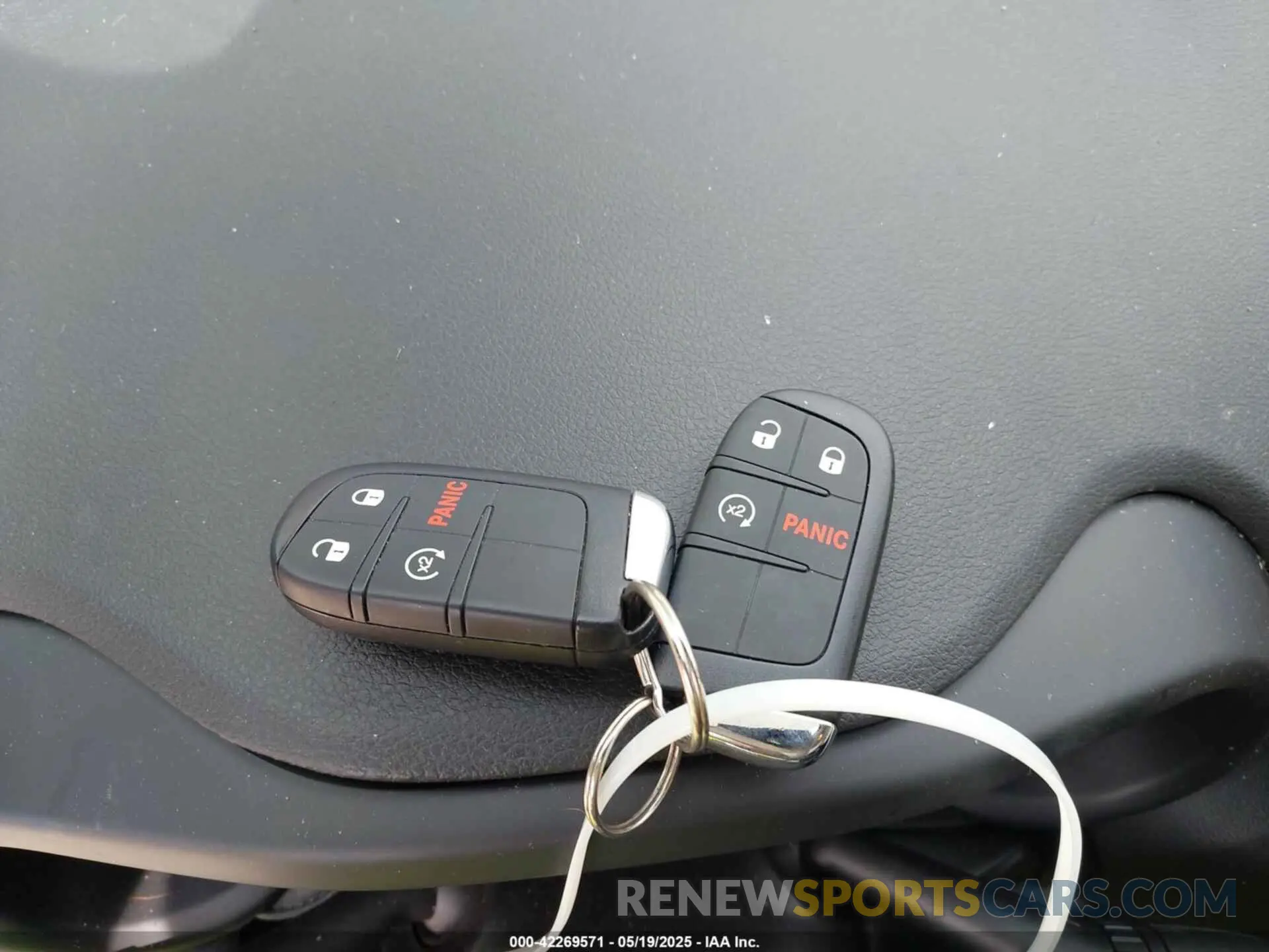 11 Photograph of a damaged car ZACNJDC18PPP61388 JEEP RENEGADE 2023