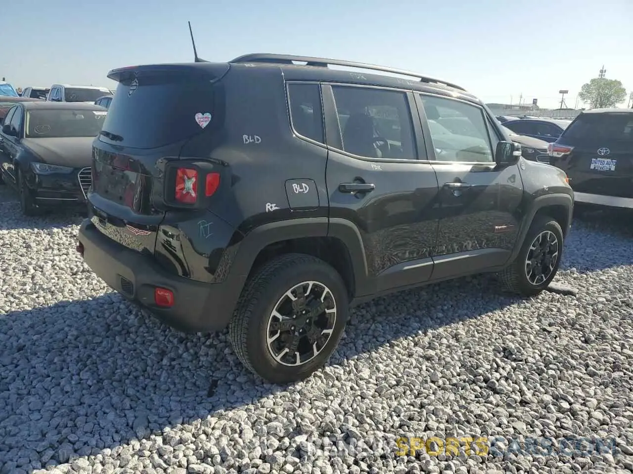 3 Photograph of a damaged car ZACNJDC1XPPP37125 JEEP RENEGADE 2023